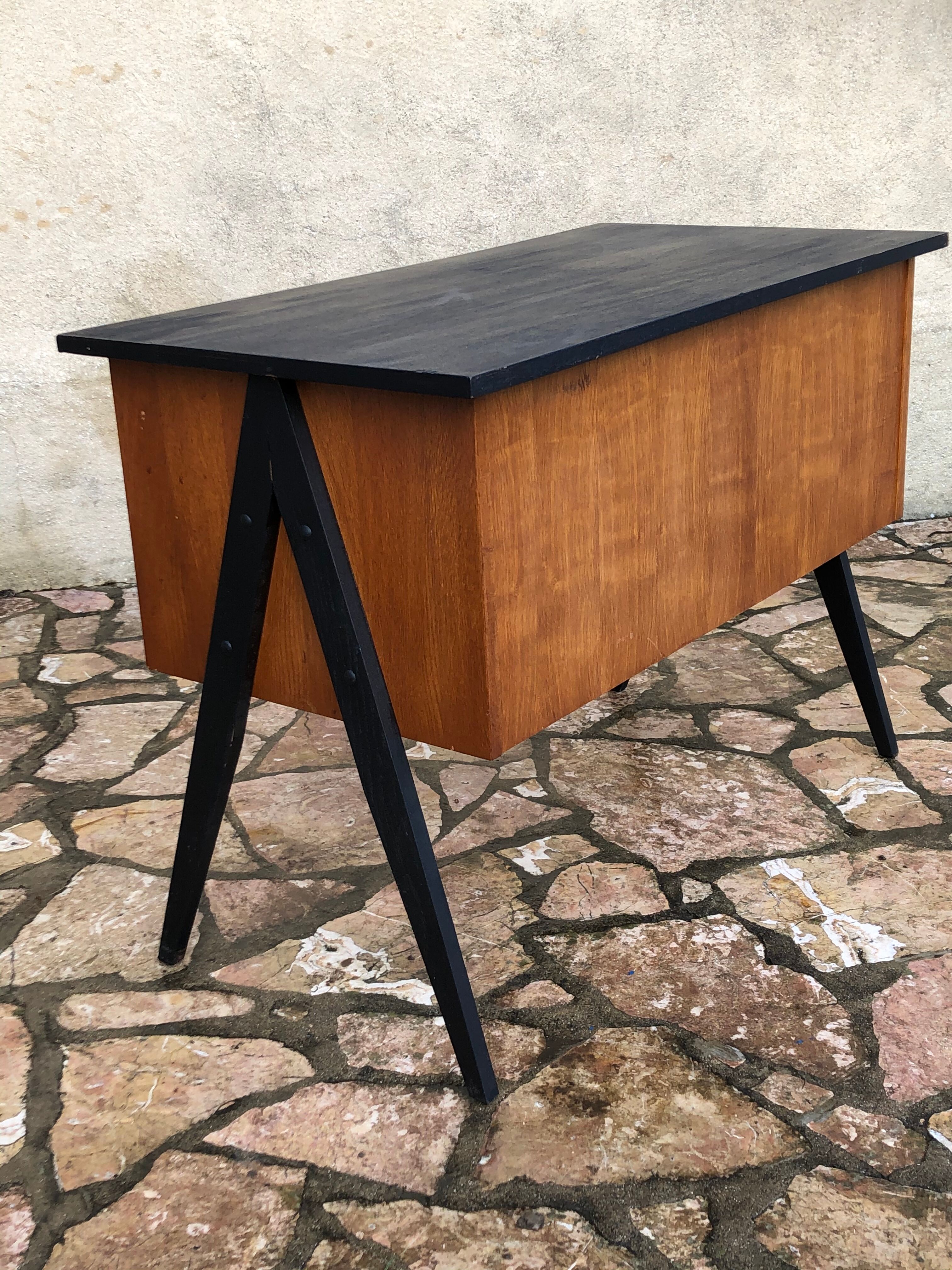 Office 1950 feet compass