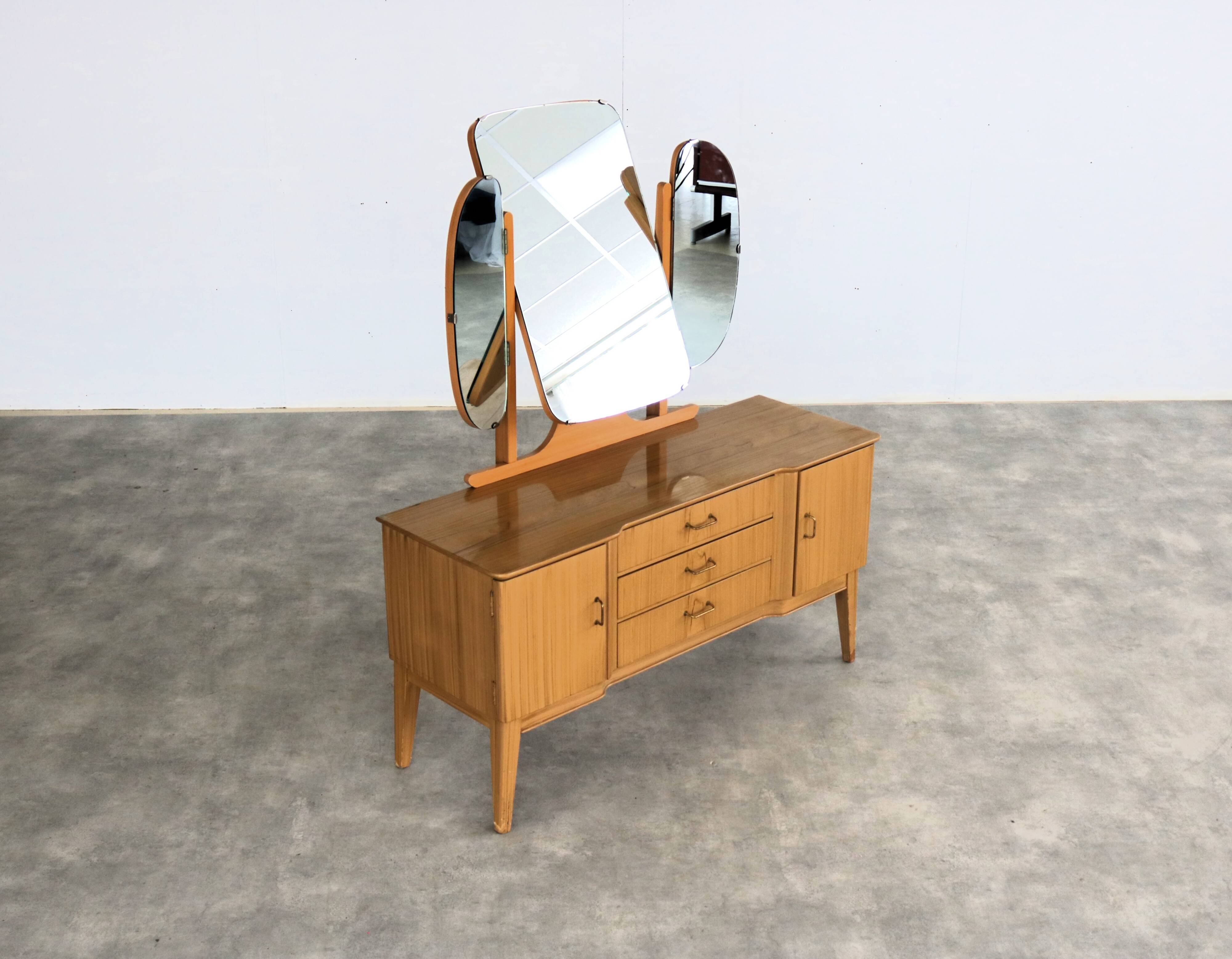 Coiffeuse en bois, laiton et verre, Suède années 1960