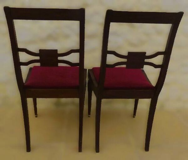 2 chaises de style en bois massif avec assise tissus velours rouge
