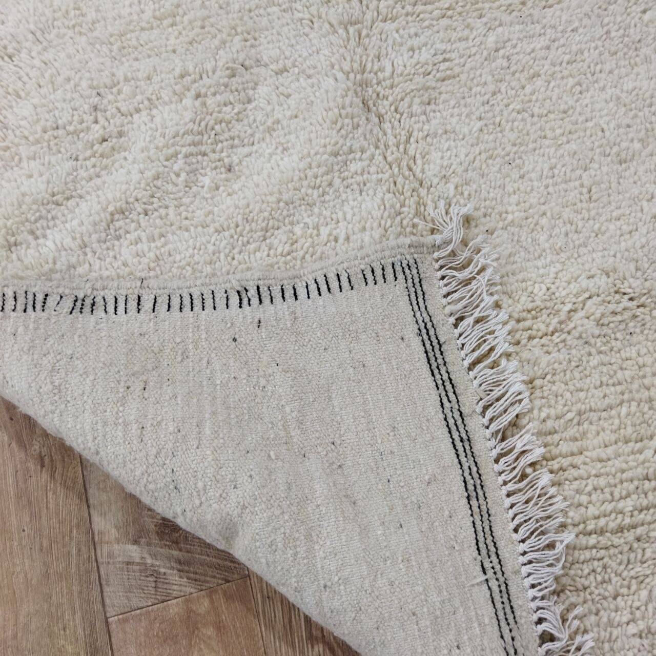 Handcrafted Moroccan Berber Rug 195 X 138 CM