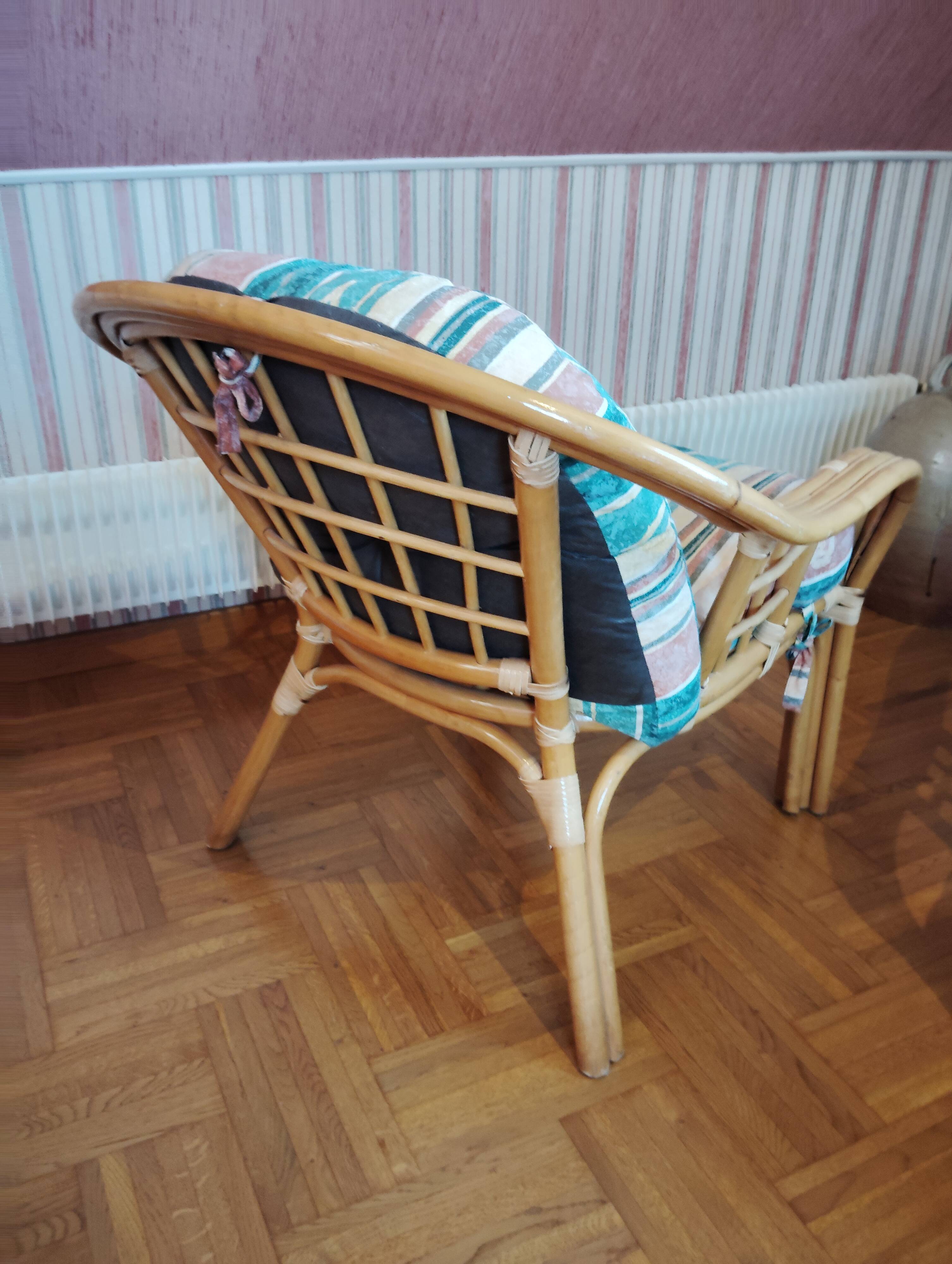Rattan lounge with removable cushions