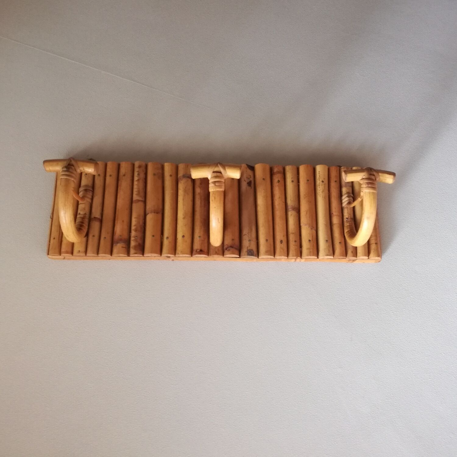 Coat rack with 3 hooks