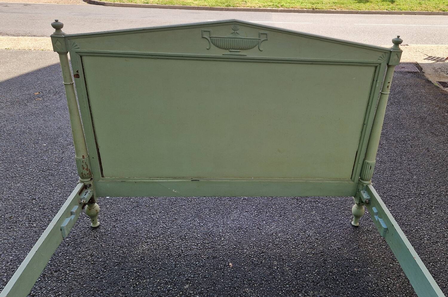 Lacquered Directory bed