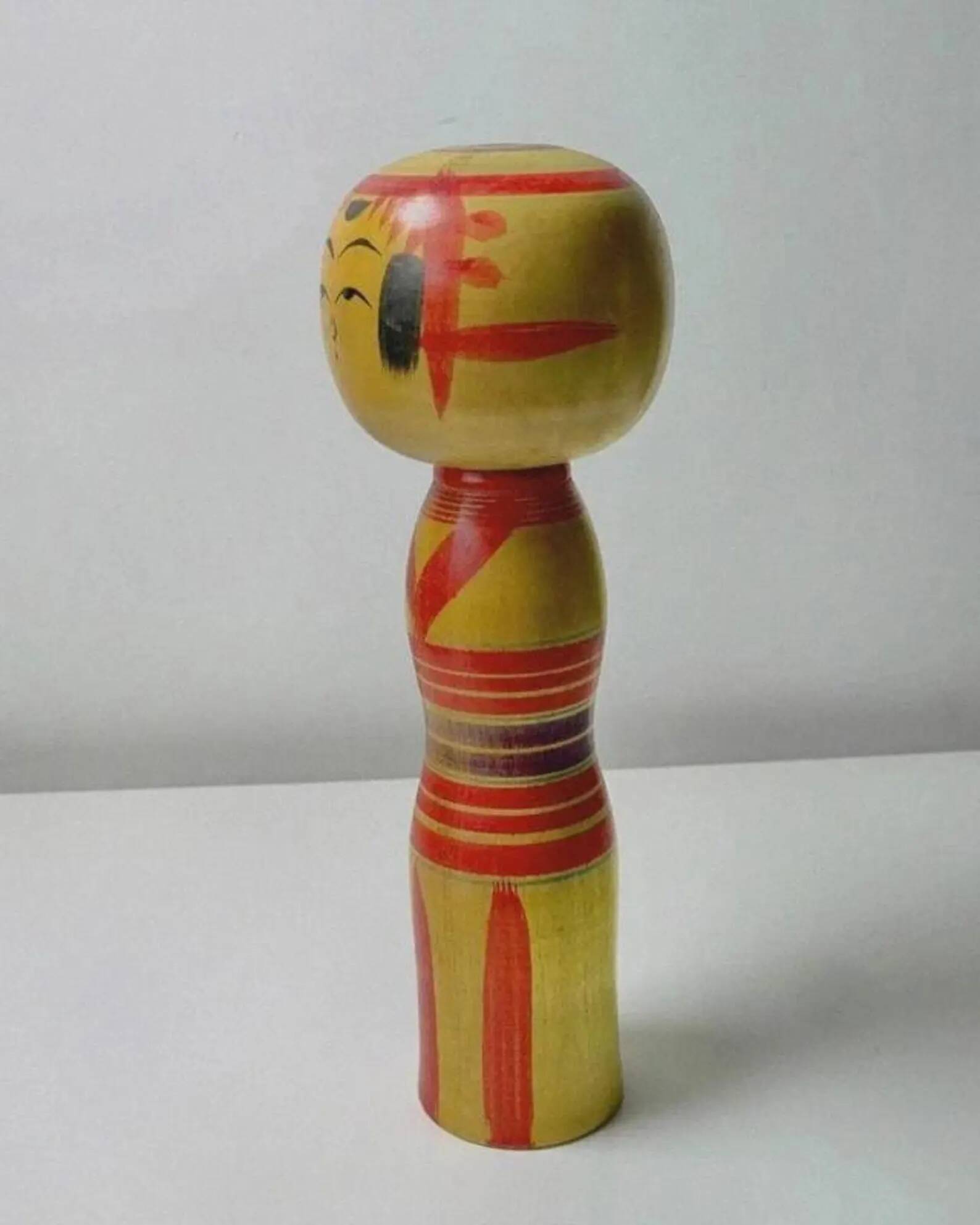 Vintage Japanese Kokeshi doll Naruko signed - Antique turned wood figurine craftsmanship Japan - Collectible item from the Showa period (1926–1989)