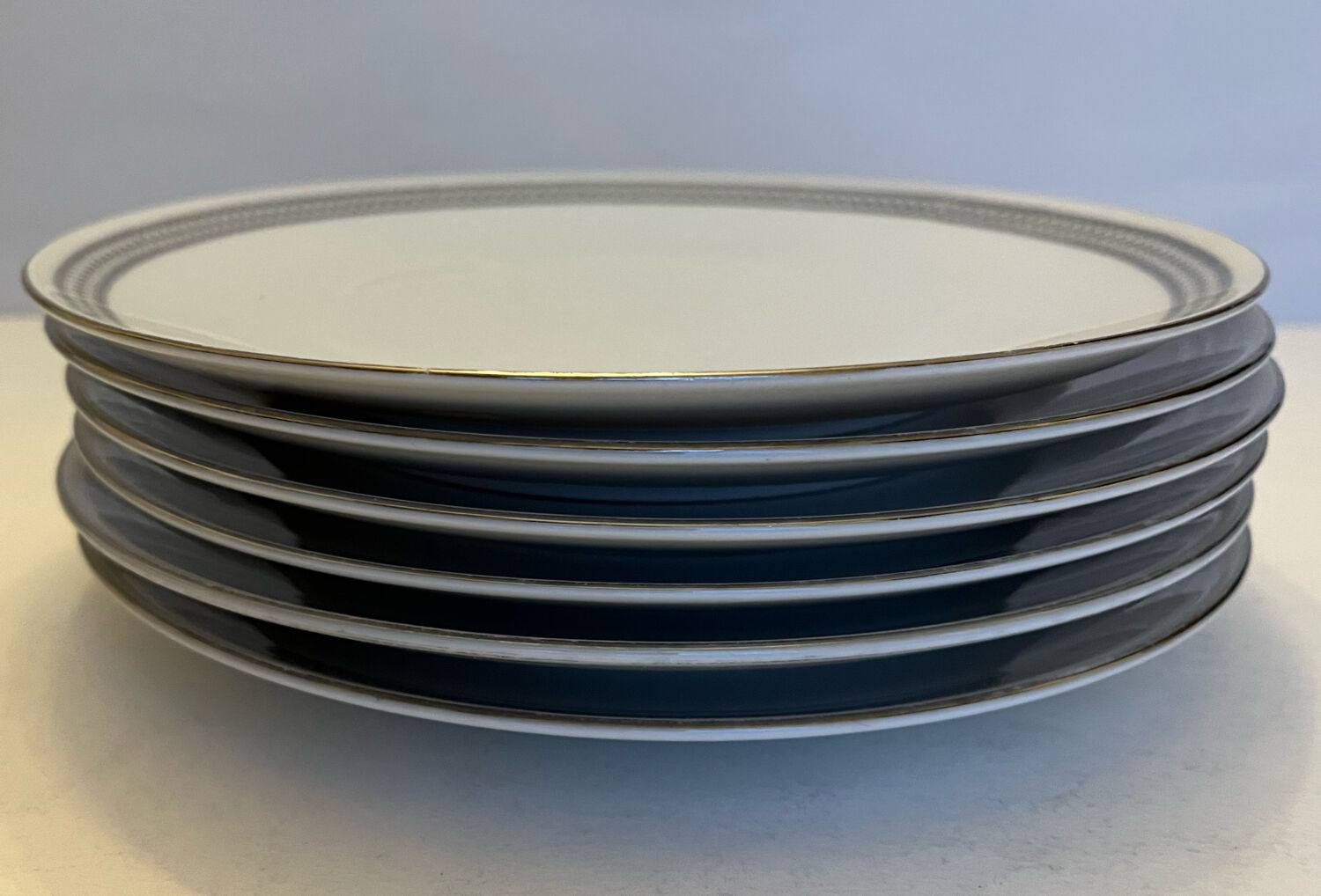 6 flat white porcelain plates