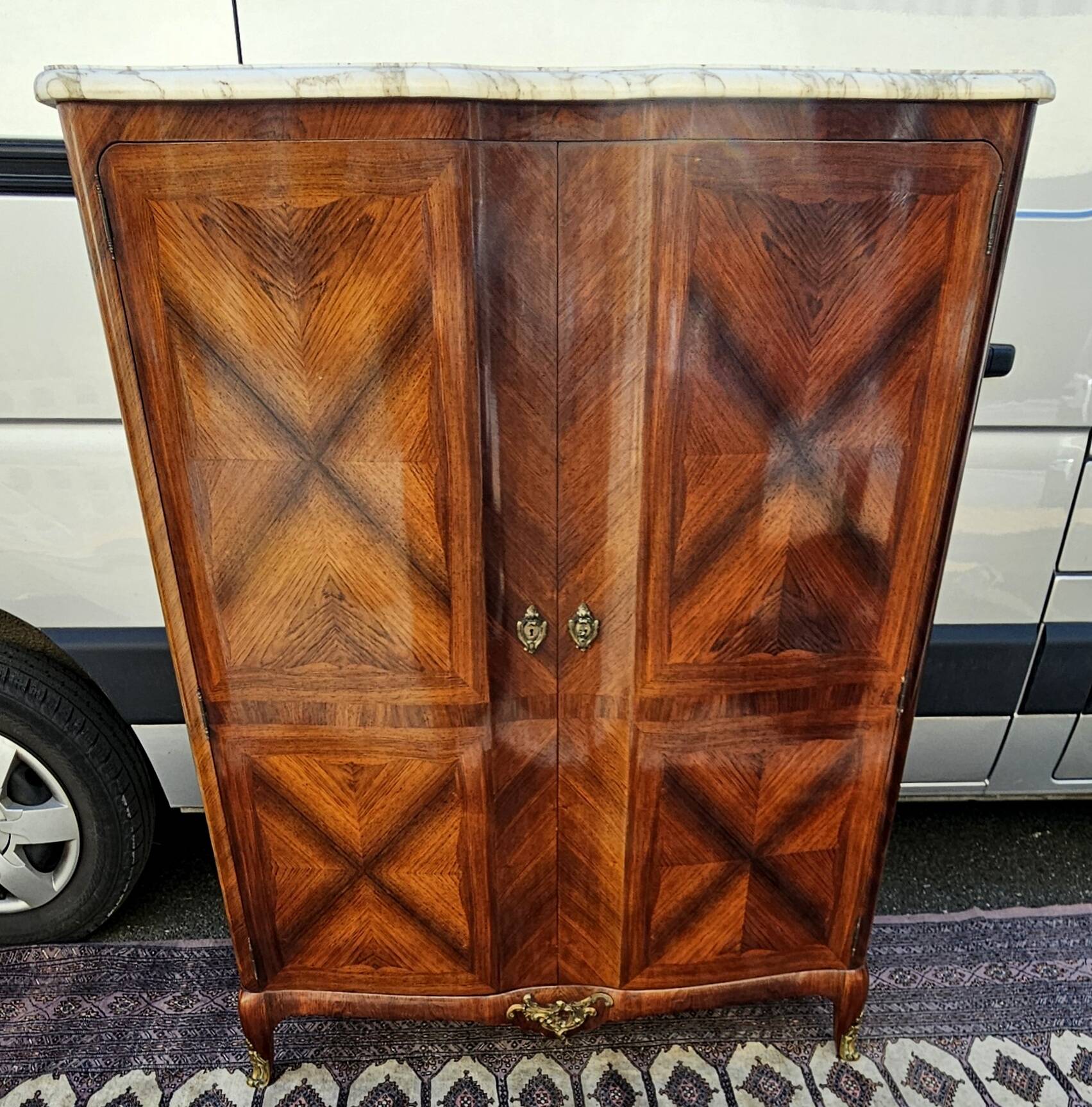 curved buffet in marquetry – Louis XV / Louis XVI Transition style