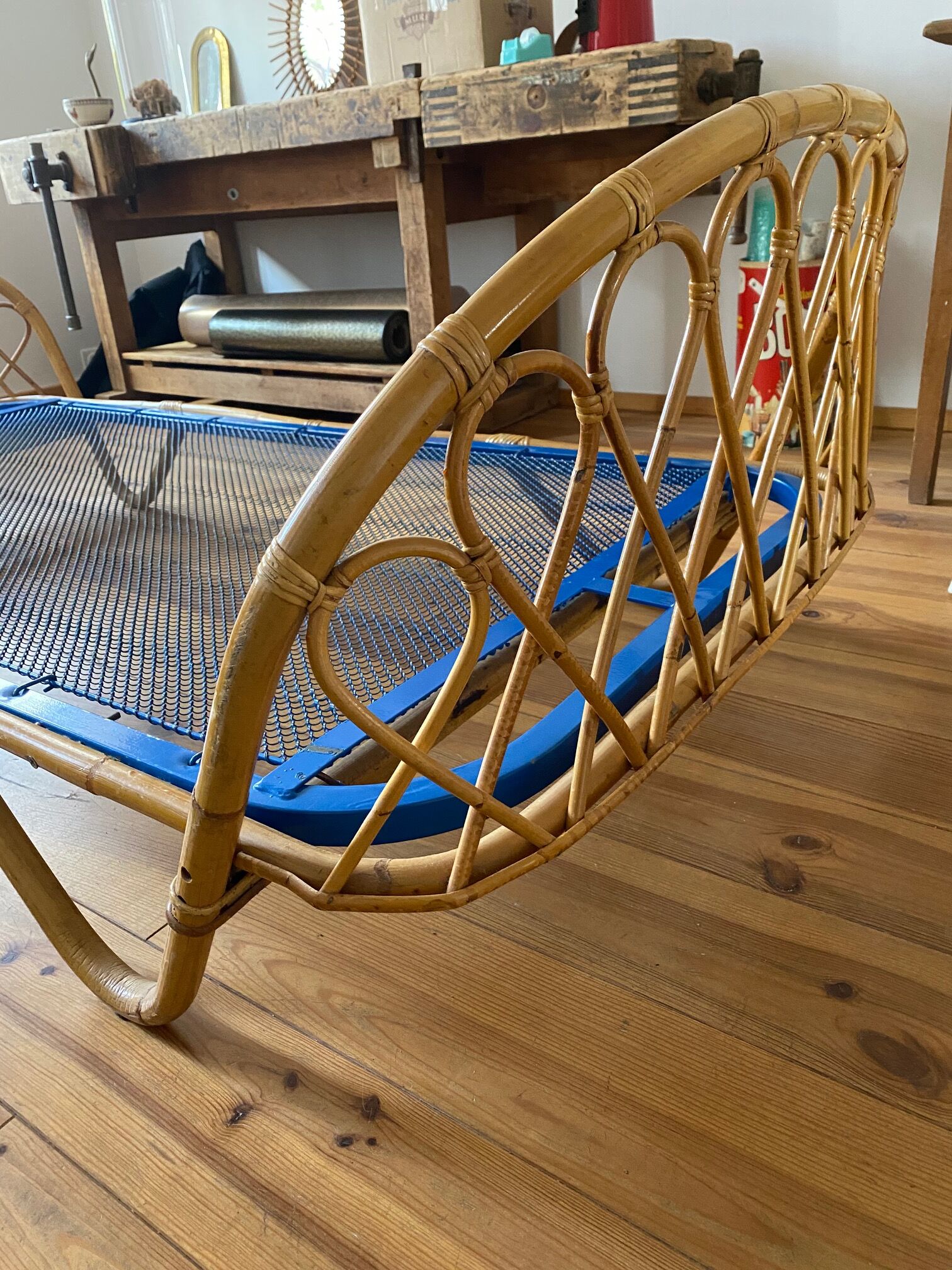 Vintage basket bed in rattan 1960