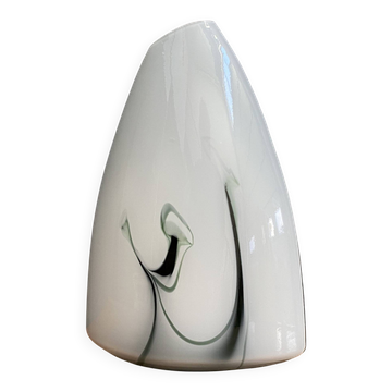 Vase en verre blanc et vert de la collection Hom de Pomax