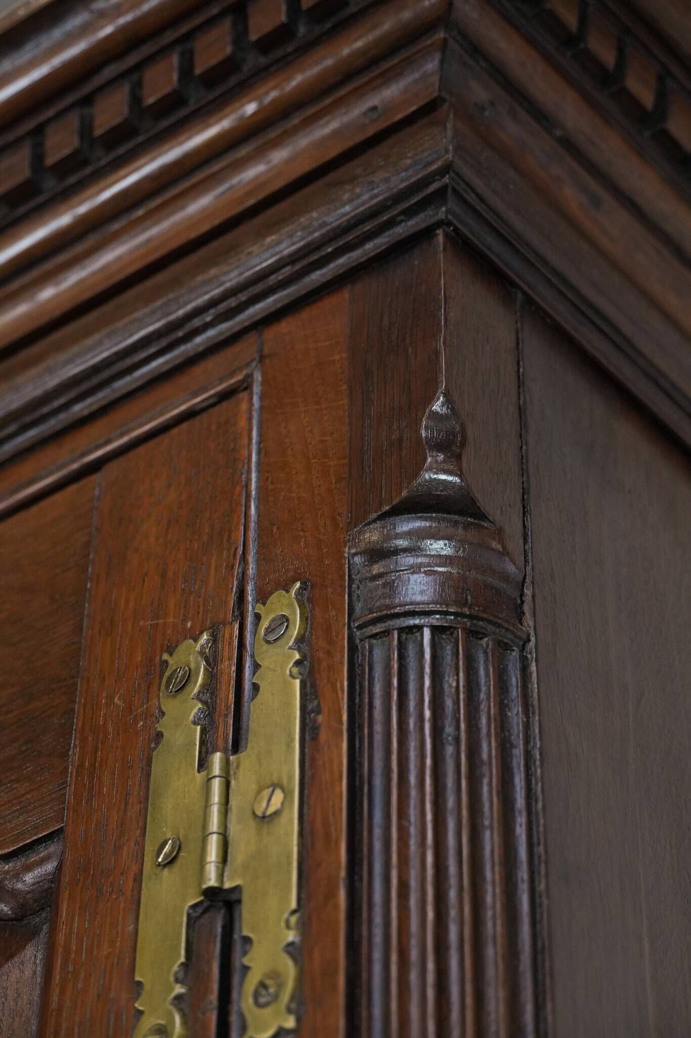 Antique English 18th-century desk/bookcase with a beautiful interior