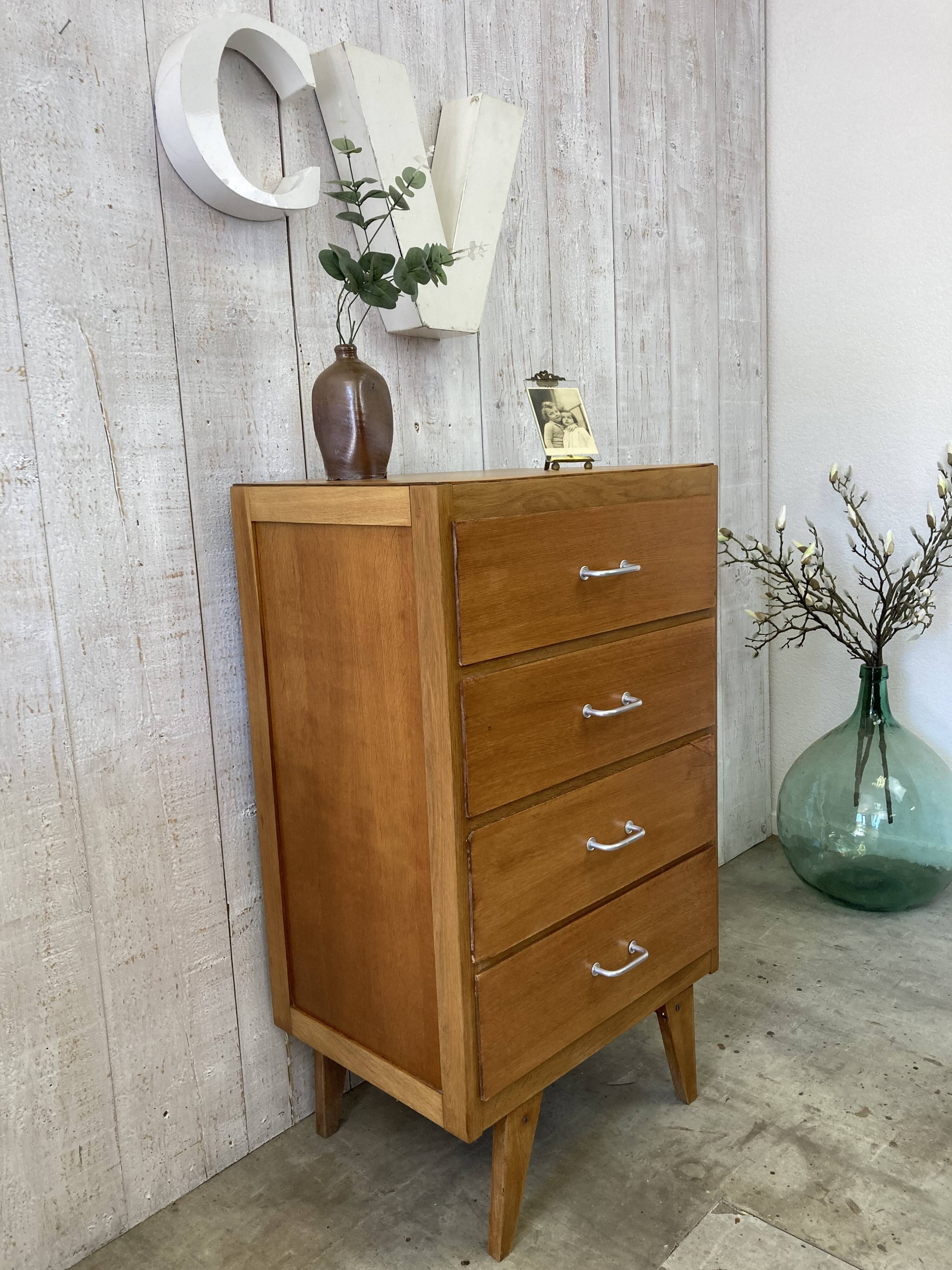 Chiffonier with compass feet