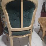Fauteuil capitonné ancien