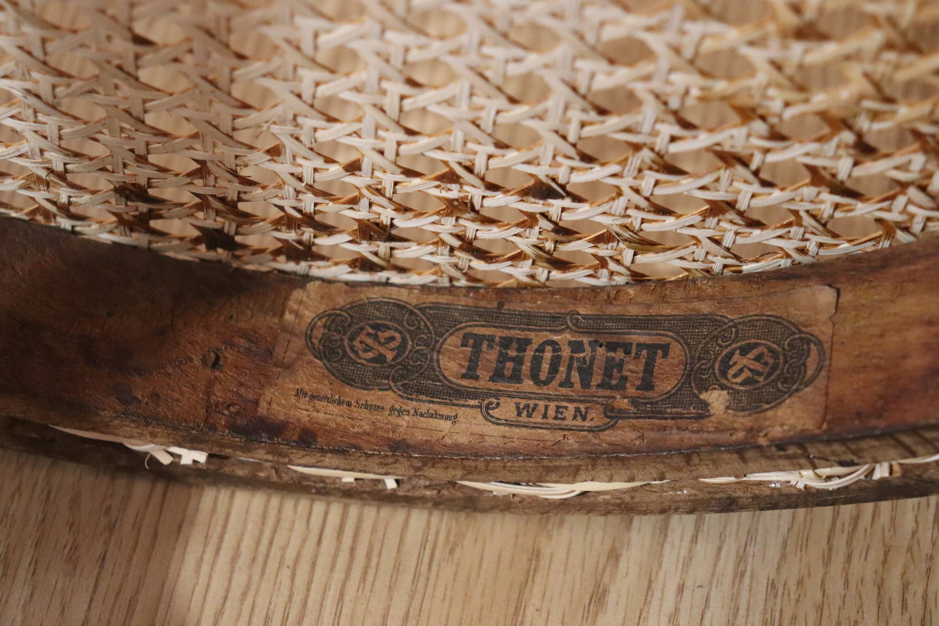 Series 6 bistro chairs model n°18 Thonet style