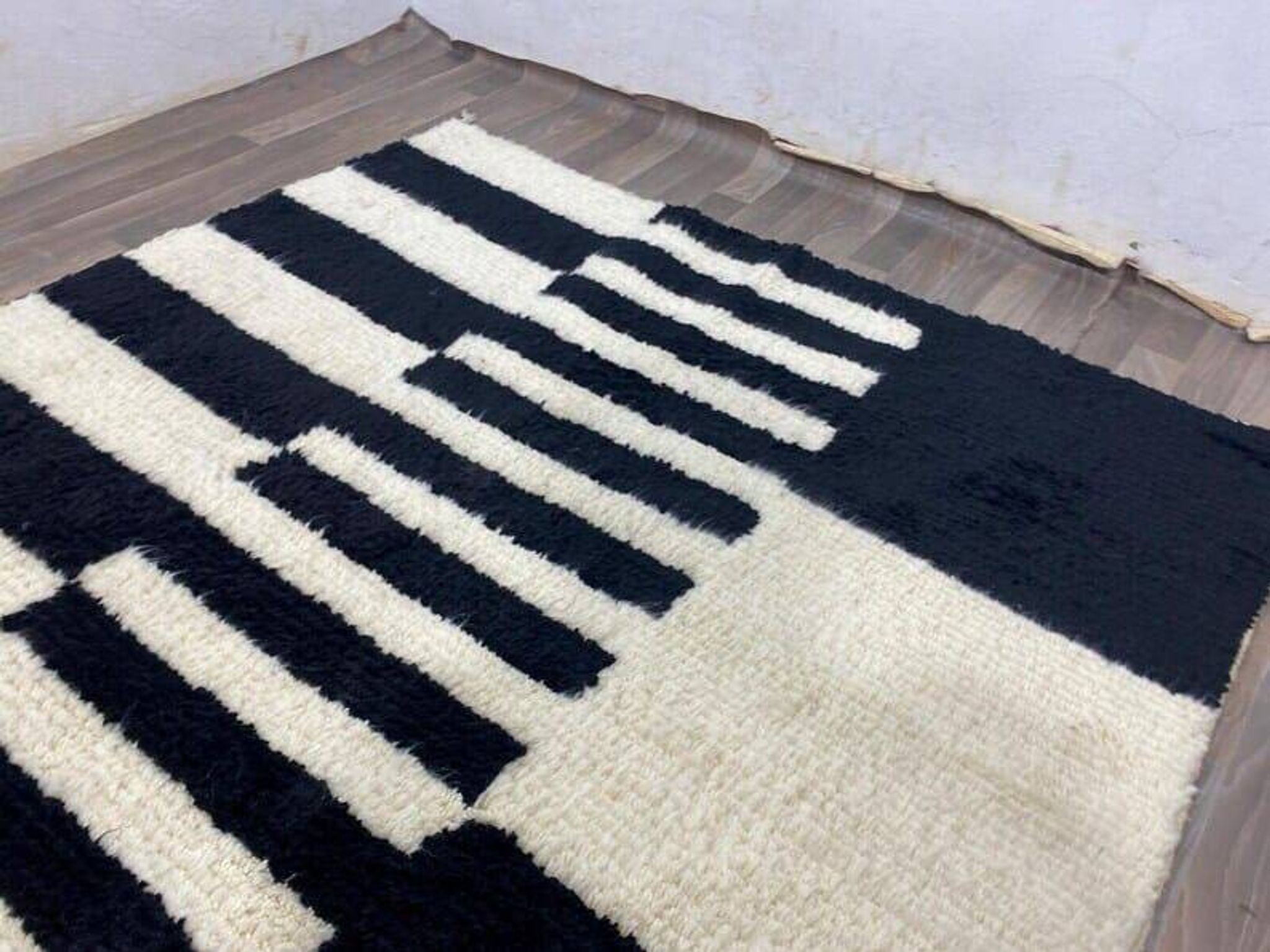 Tapis berbère noir et blanc sur mesure 150/350 cm