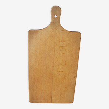 Wooden cutting board with handle