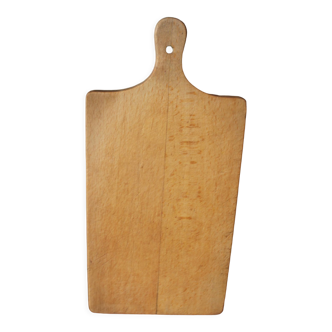 Wooden cutting board with handle
