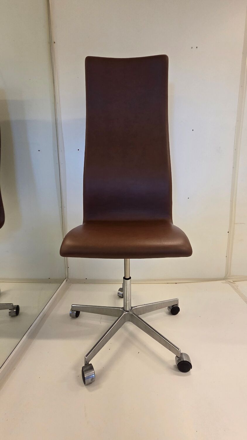 Chaise Oxford à dossier haut par Arne Jacobsen pour Fritz Hansen