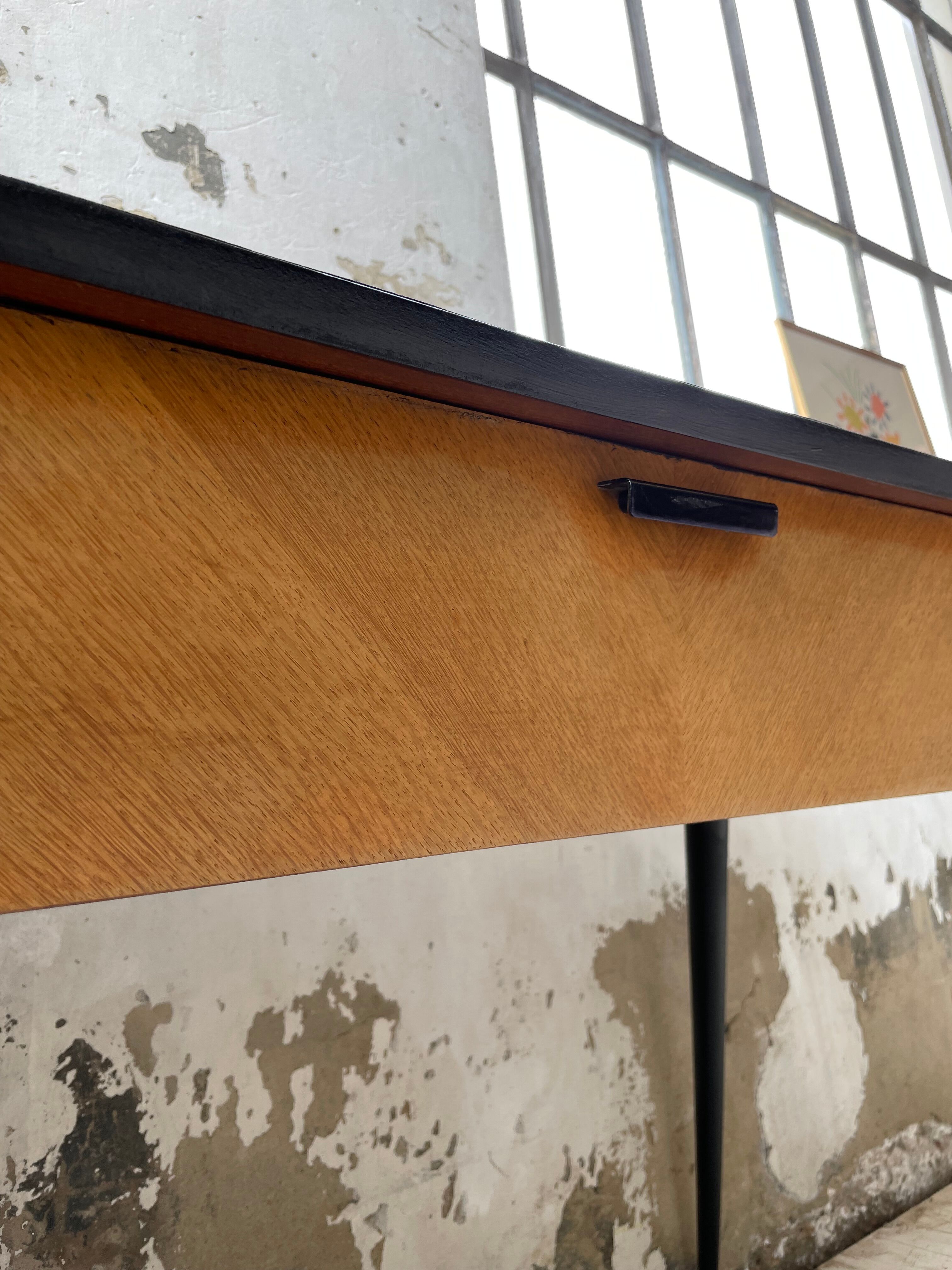 Console desktop feet compass 60s