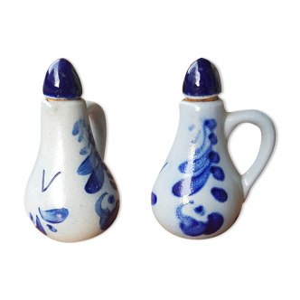 Duo of little condiment servants
