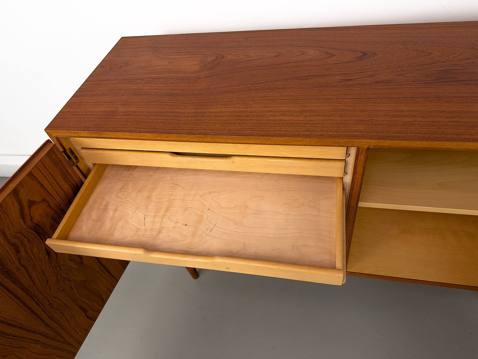 Enfilade danoise en teck par Carlo Jensen pour Hundevad & Co., 1960s