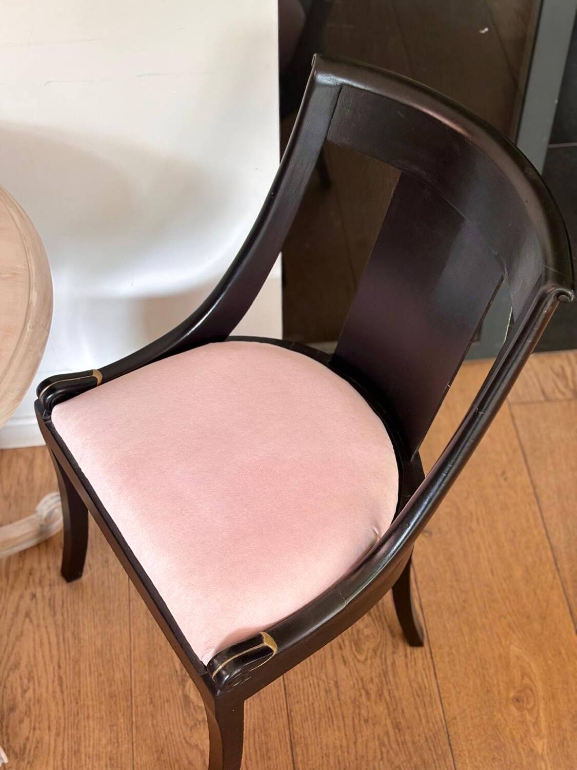 Empire style gondola chair