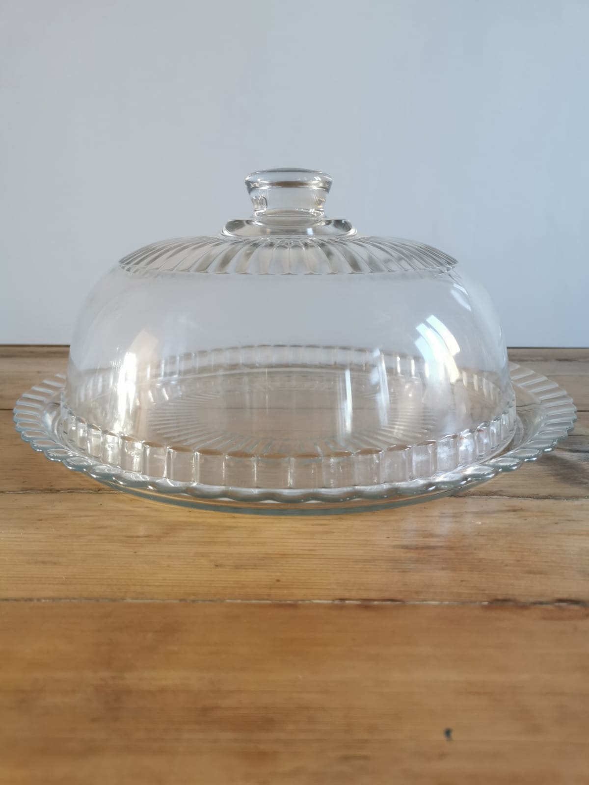 Glass arcopal cake dish with bell
