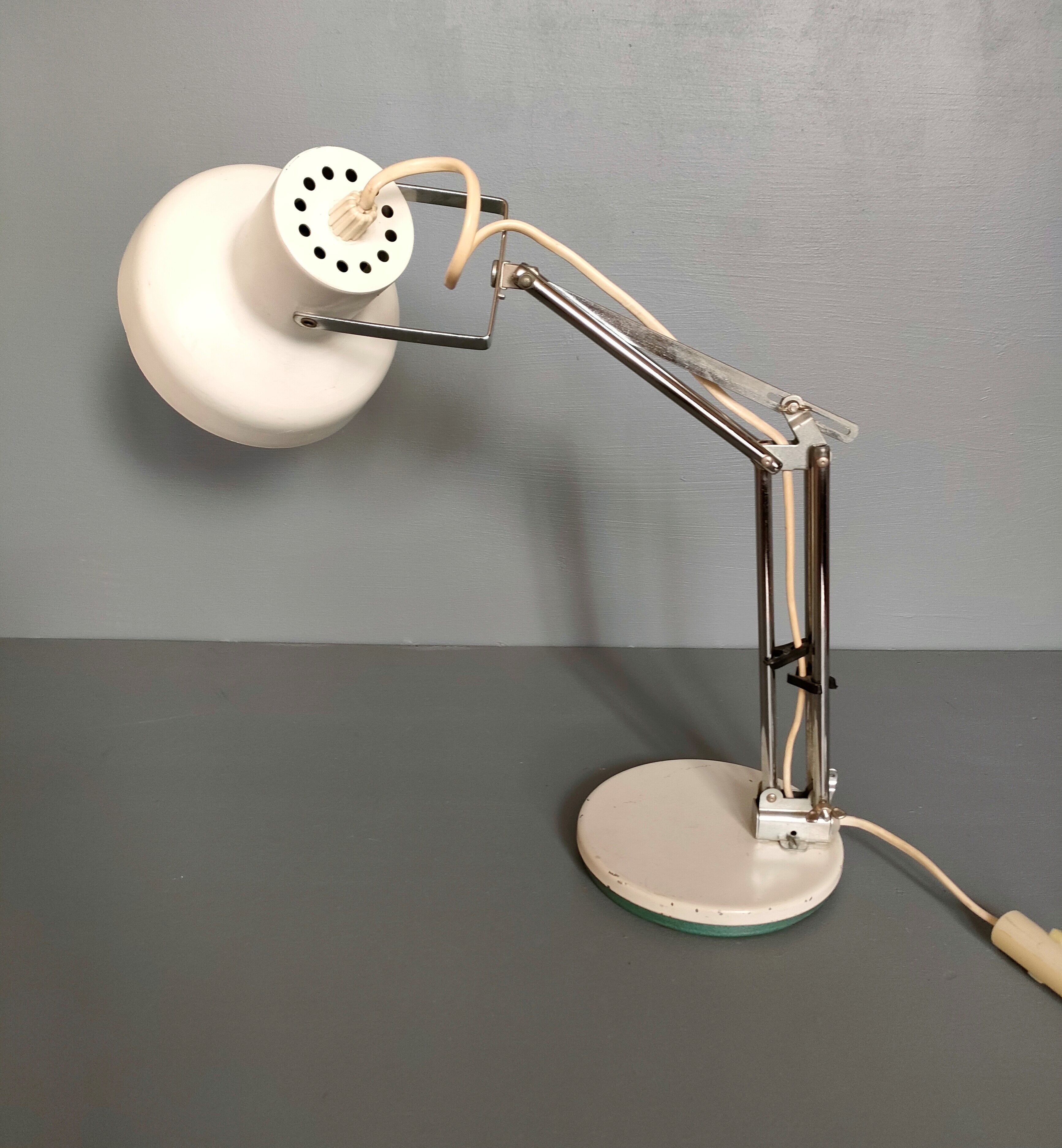 Articulated metal desk lamp from the 1950s/1960s