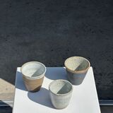 Lot de 3 tasses en céramique indonésienne (noir, mat brun & glacé moucheté)