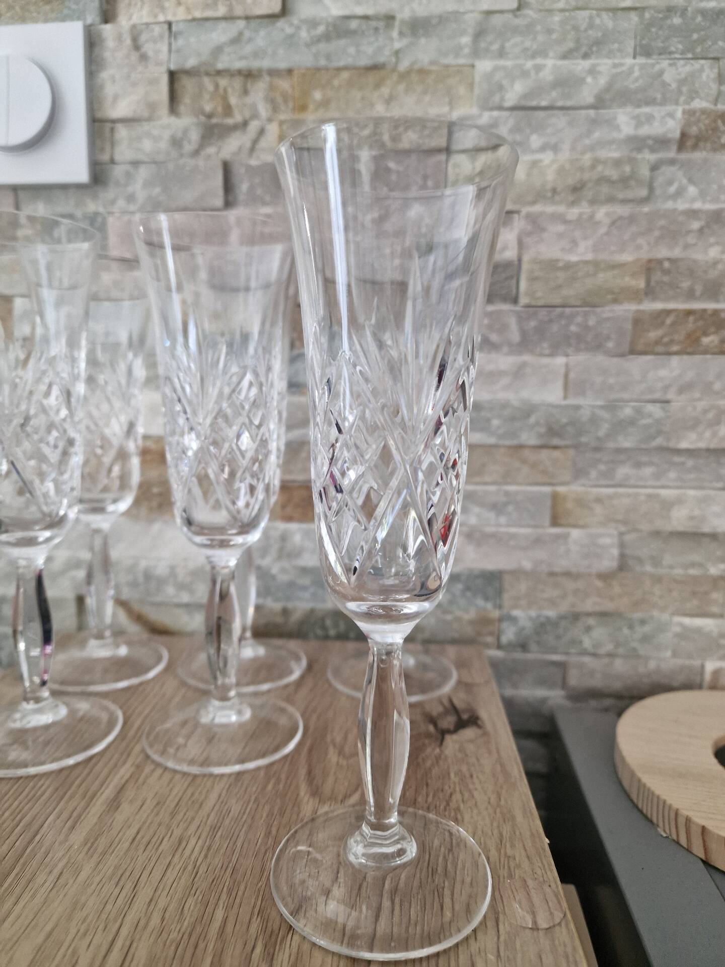 Set of 6 hand-cut crystal champagne flutes