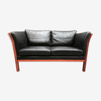 2-seater black leather sofa Scandinavian design