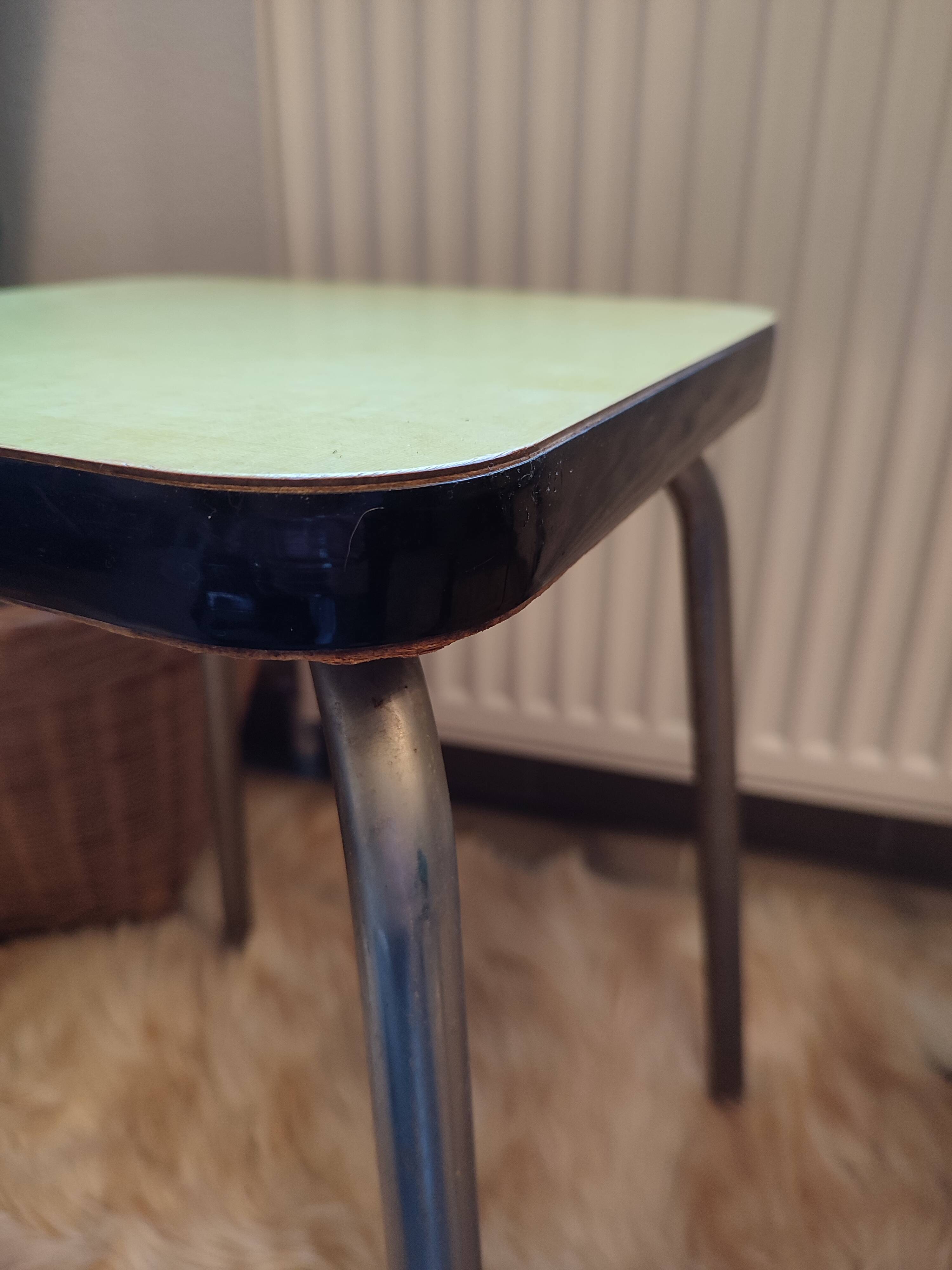 Chaise et tabouret elem en formica