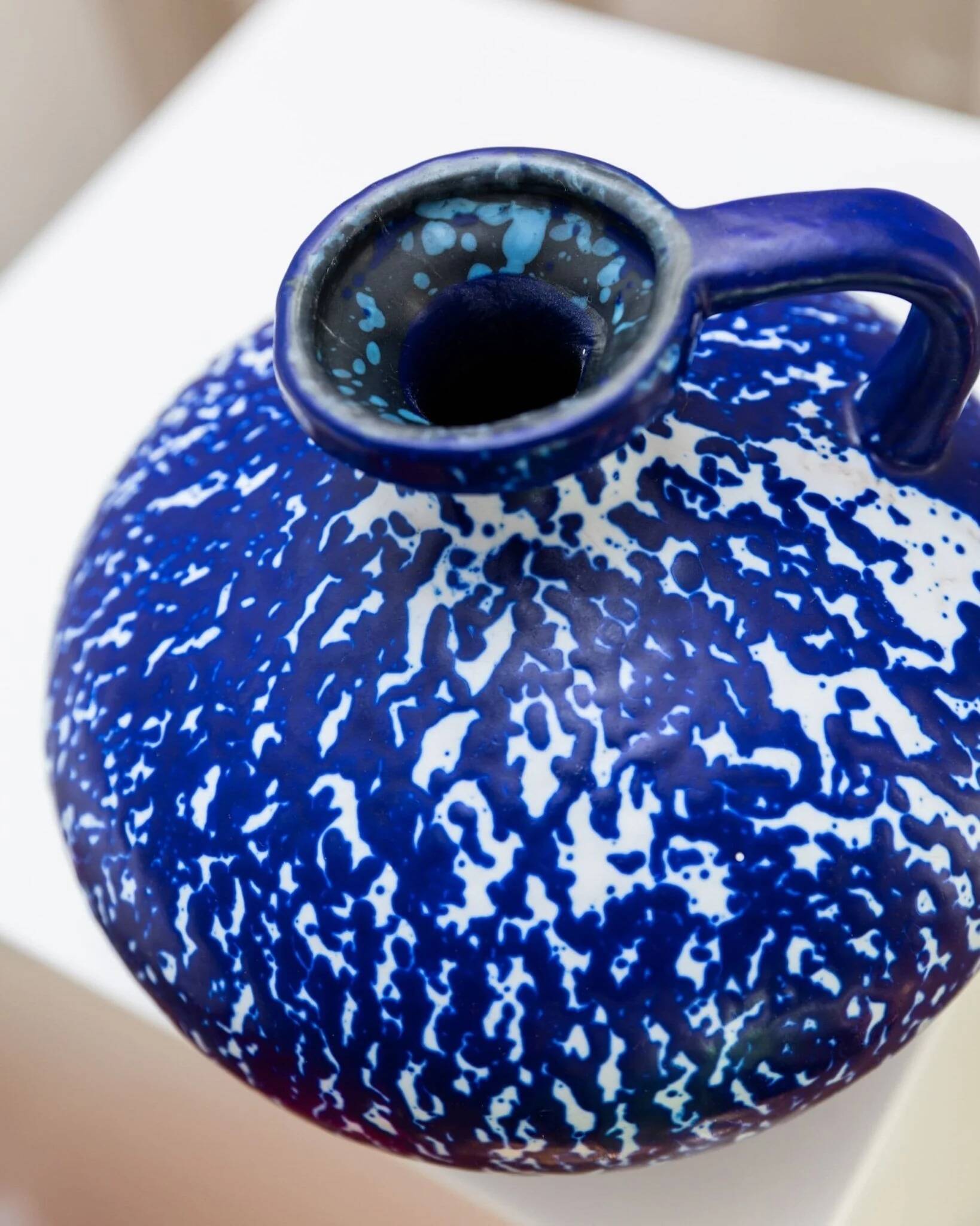Deep cobalt blue glazed ceramic vase by VEB Haldensleben, mid-century 1960s Fat Lava style