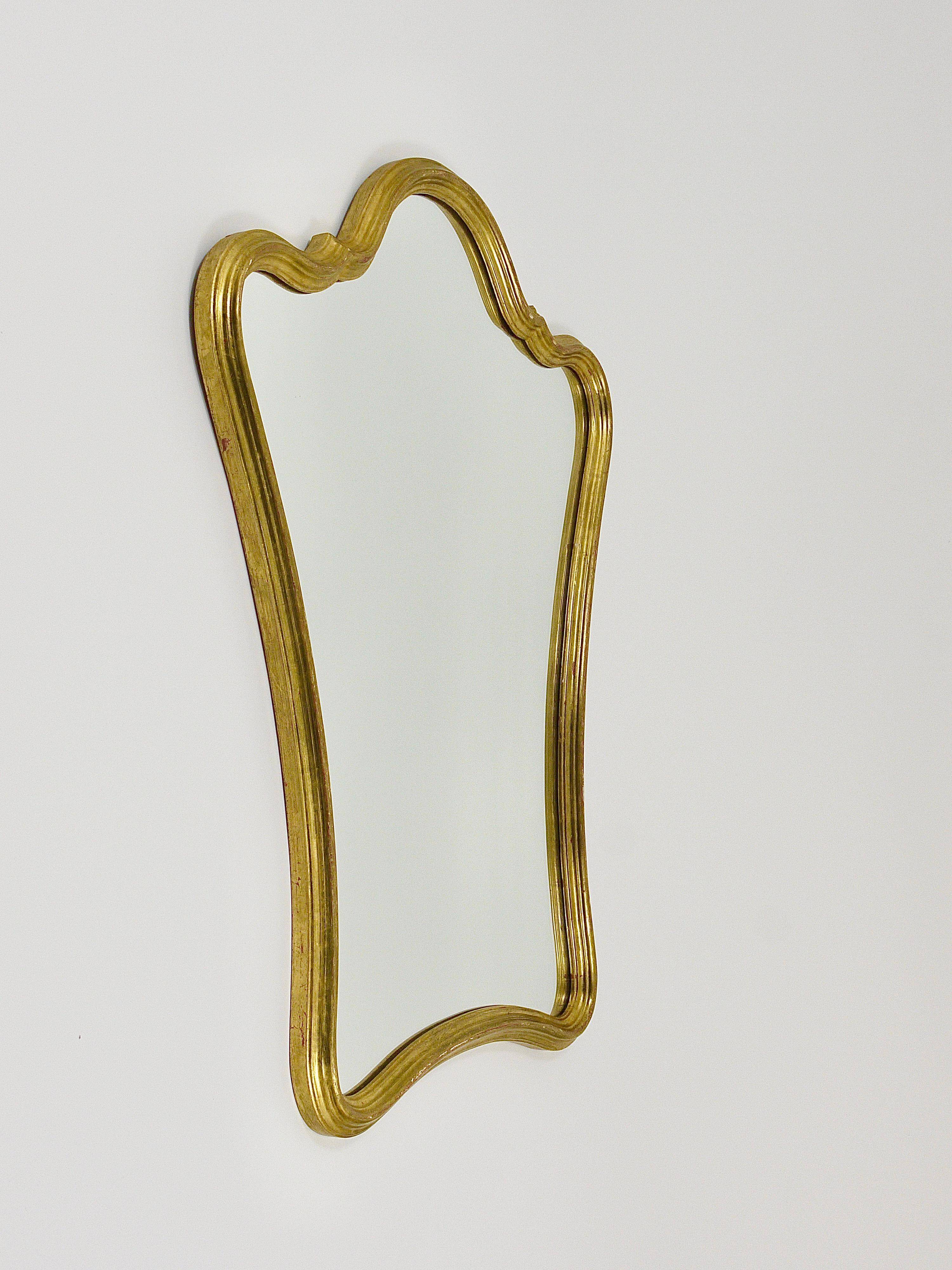 Curved wall mirror in gilded wood Chelini Firenze, mid-century, Italy, 1950s.
