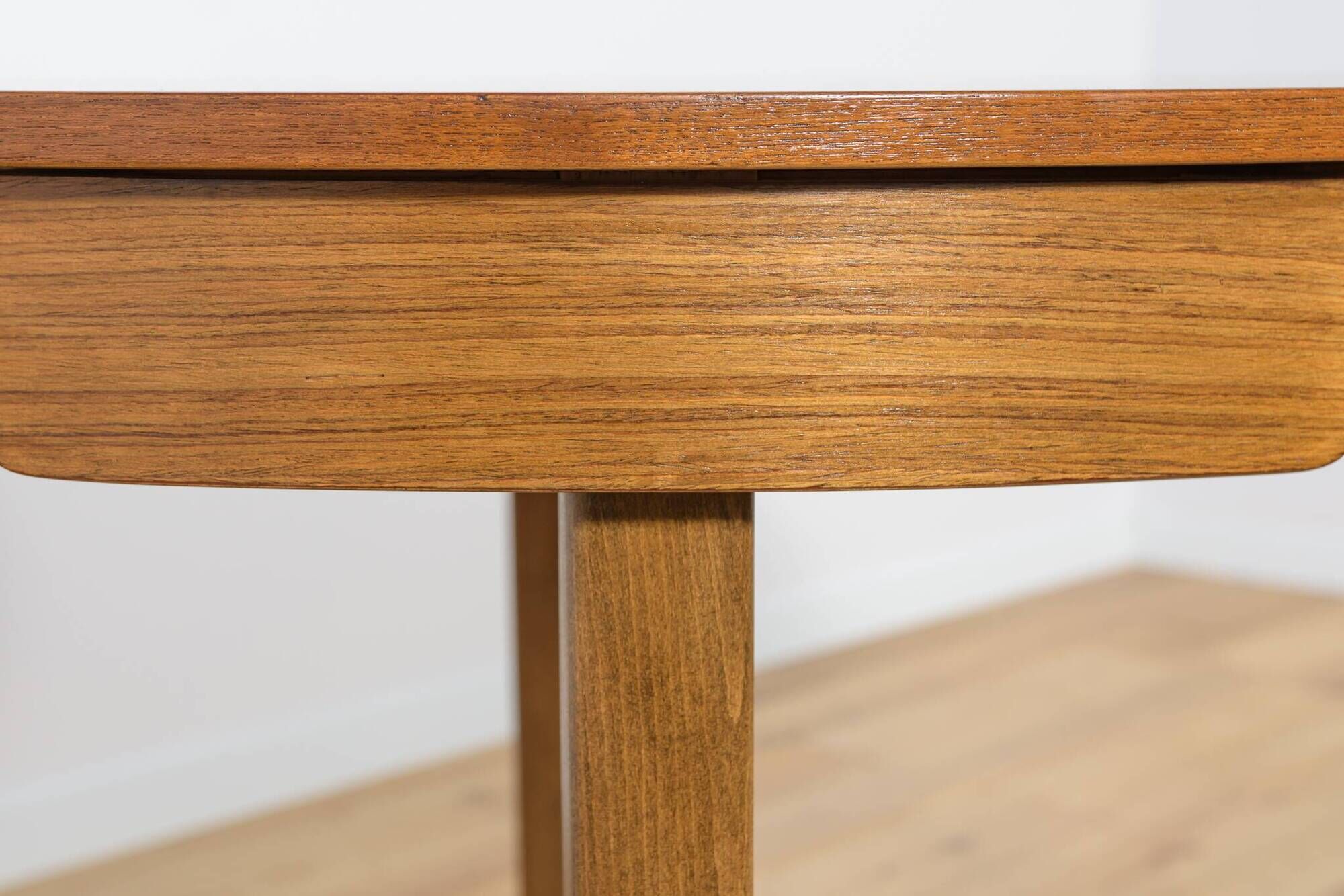Mid-Century Round Extendable Dining Table and Chairs from McIntosh, 1960s, Set of 5