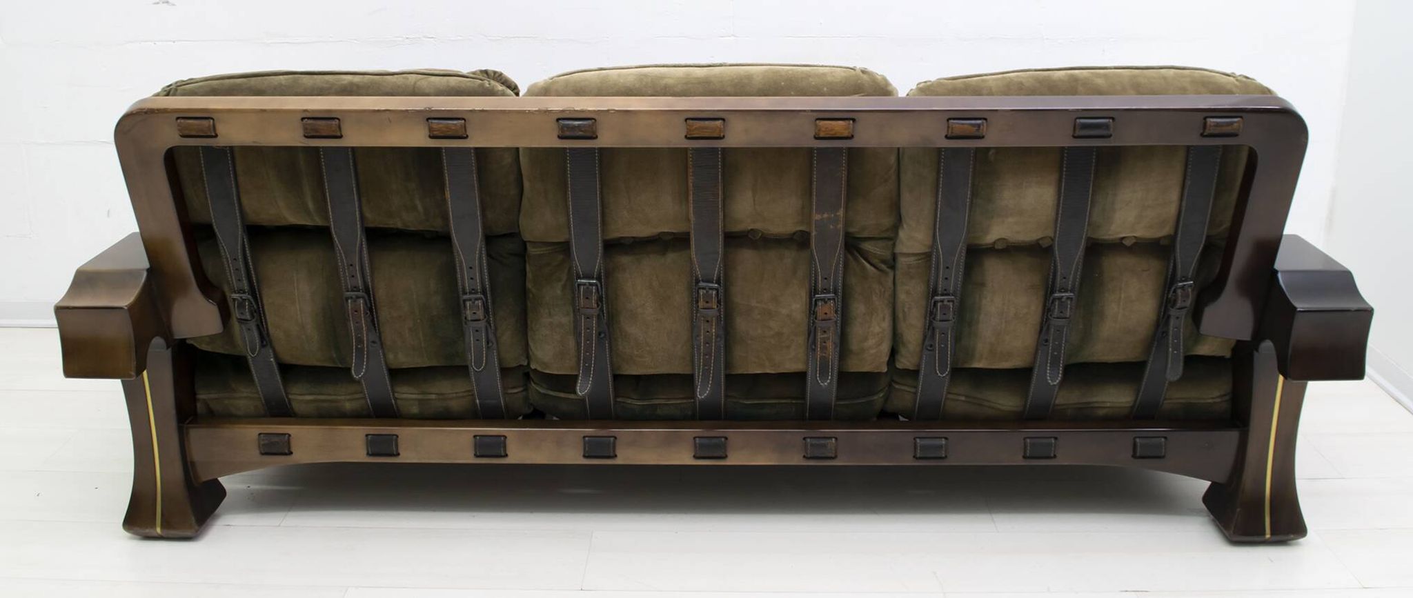 Canapé italien en bois et daim "Ussaro" de Luciano Frigerio, 1970