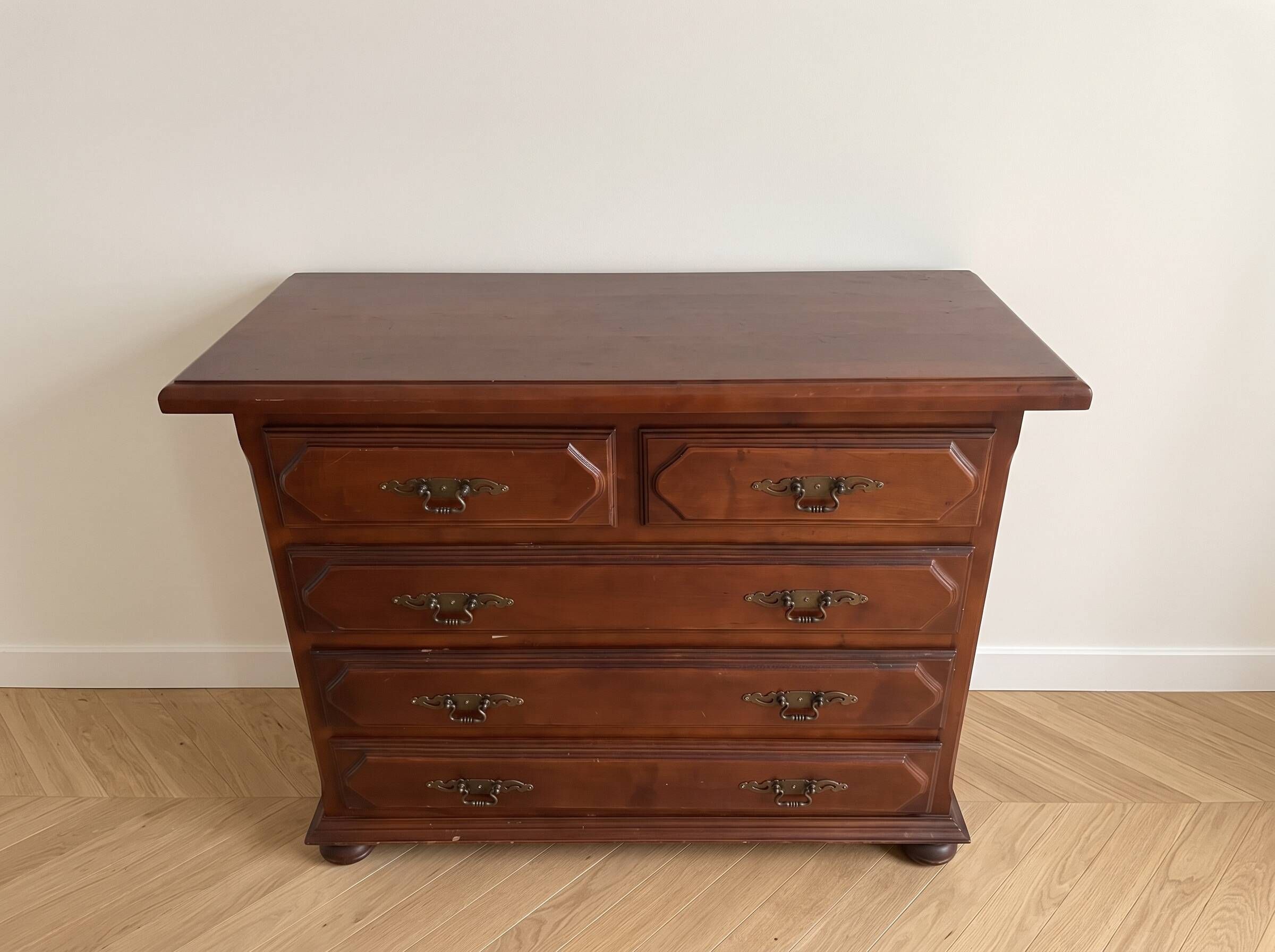 Traditional solid wood chest of drawers