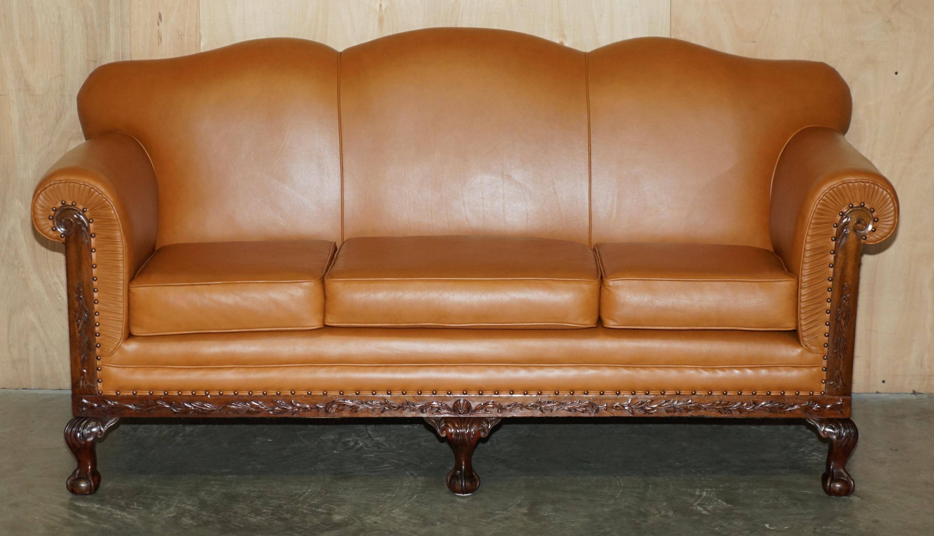Restored three-seater leather canapé in late Victorian style.