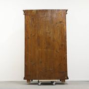 Cabinet d'art populaire en marbre peint