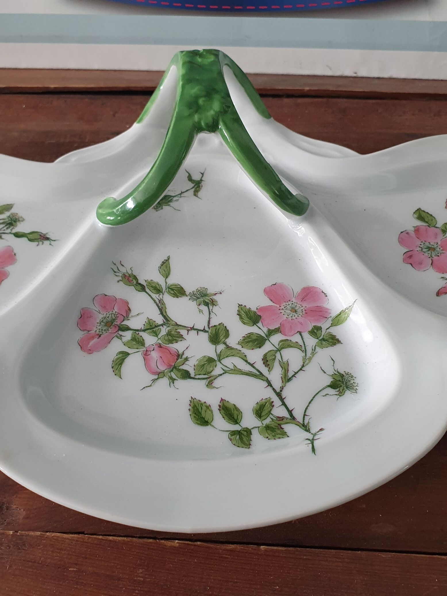 Flat, servant floral decorations in limoges porcelain