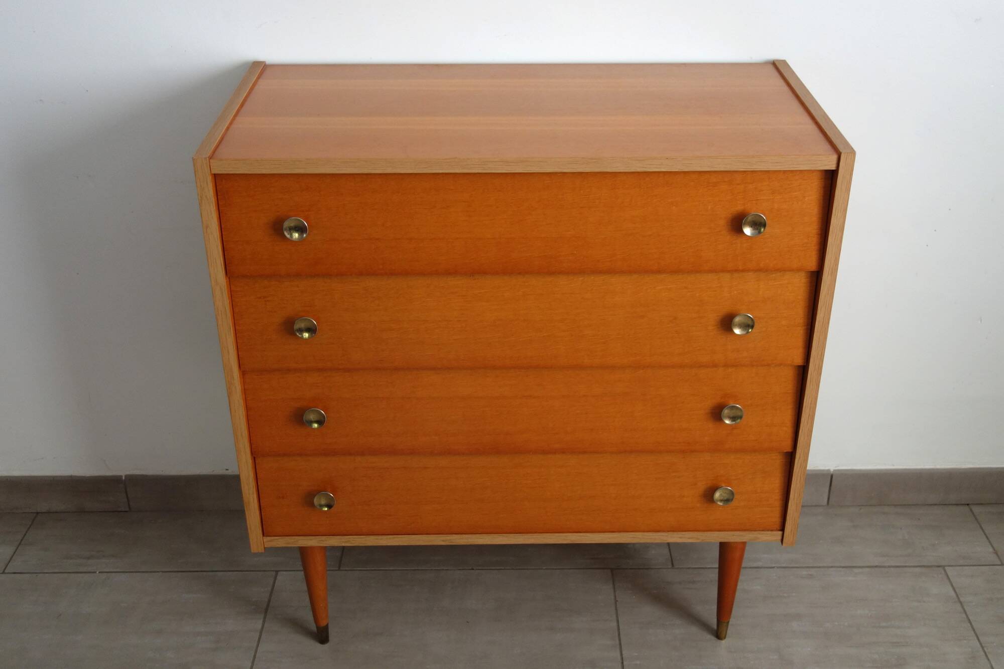 Vintage chest of drawers with 4 drawers from the 1970s.