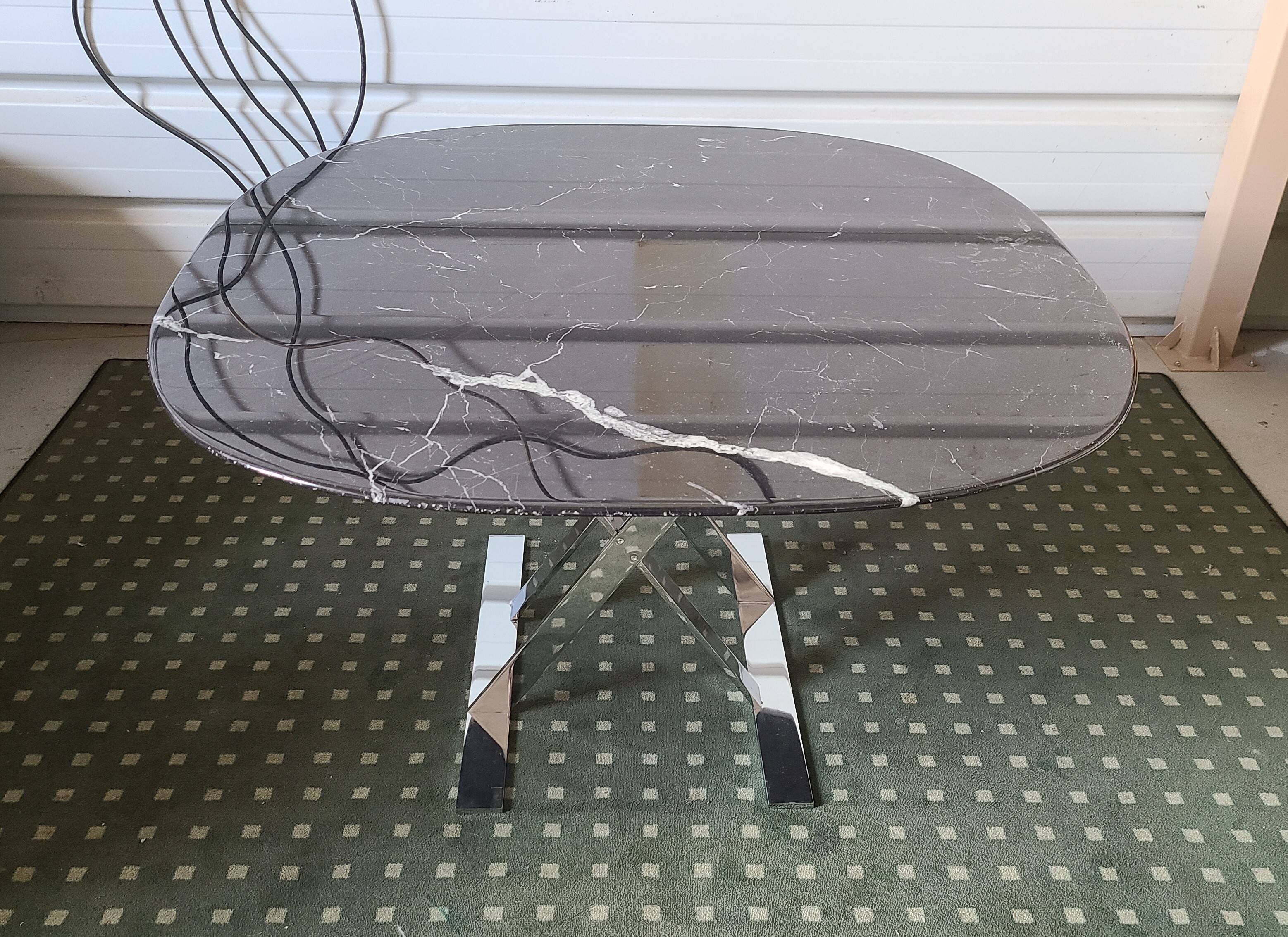 Table model Pathos collection Simplice edited by Maxalto of the B&B Italia group.