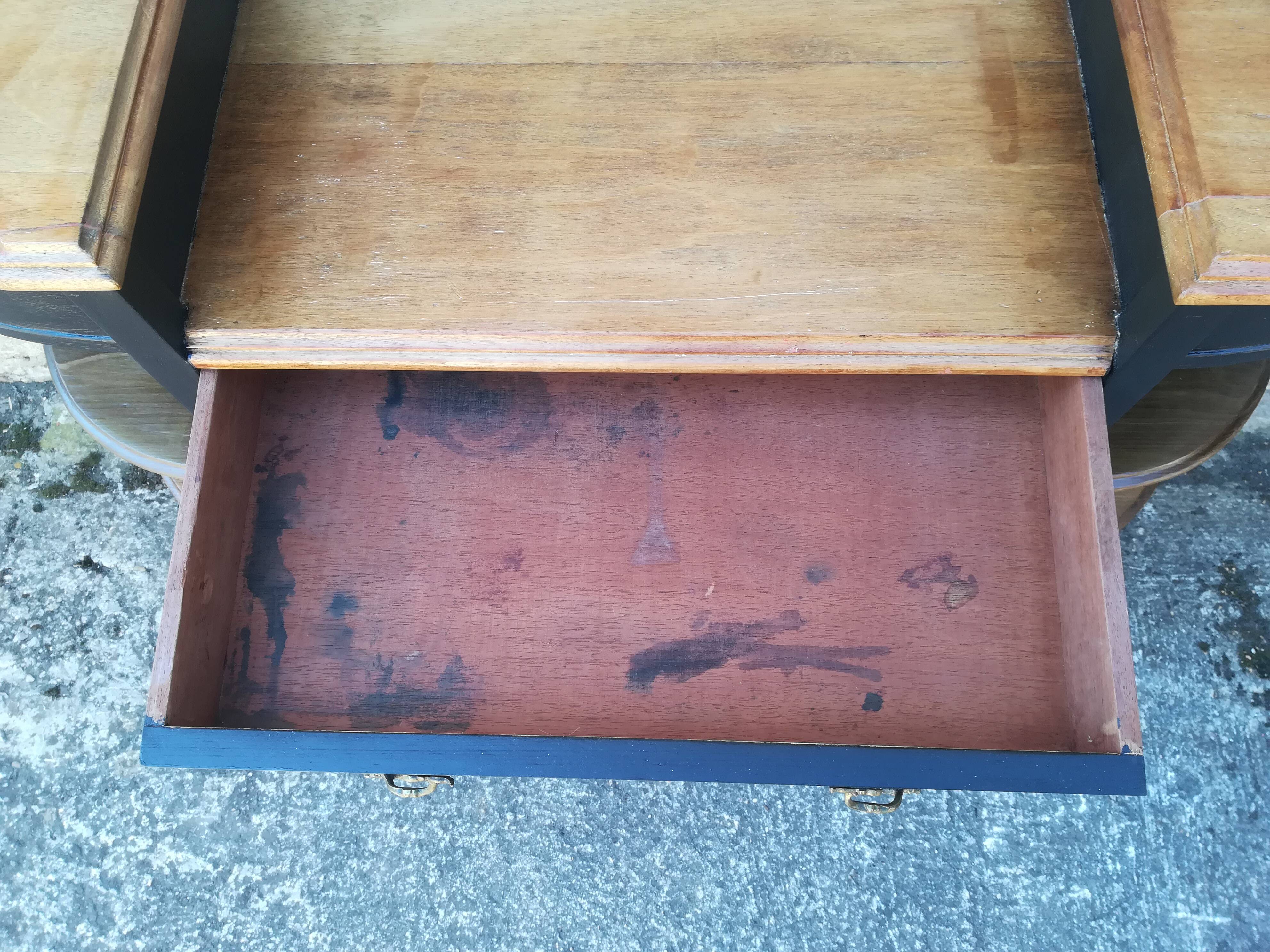 Napoleon III showcase shelf