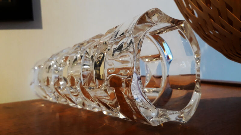 Concave-faceted vase