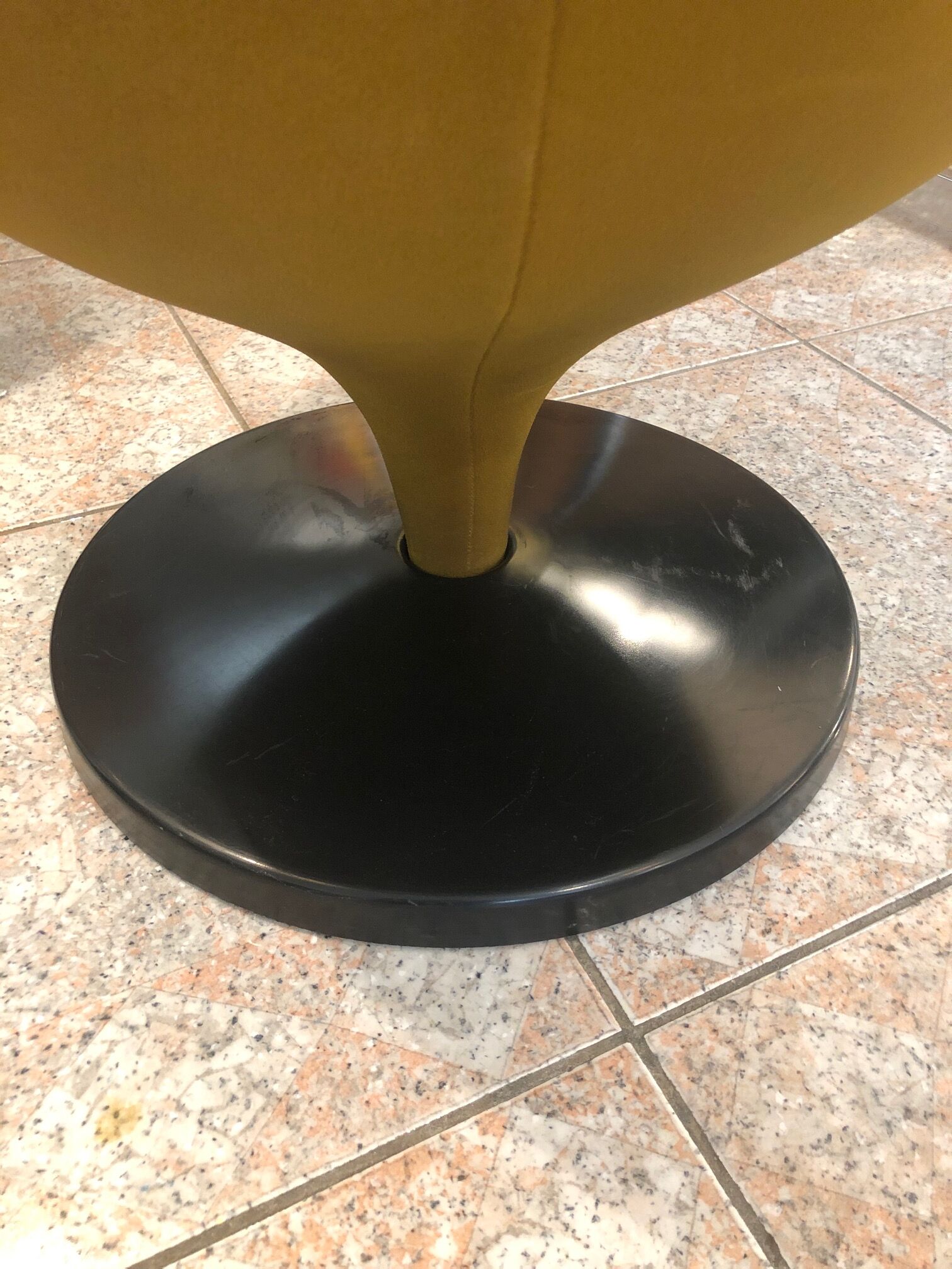 Pierre Guariche's luna armchair for Meurop