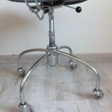 Chaise pivotante en métal chromé style industriel / vintage années 50-60