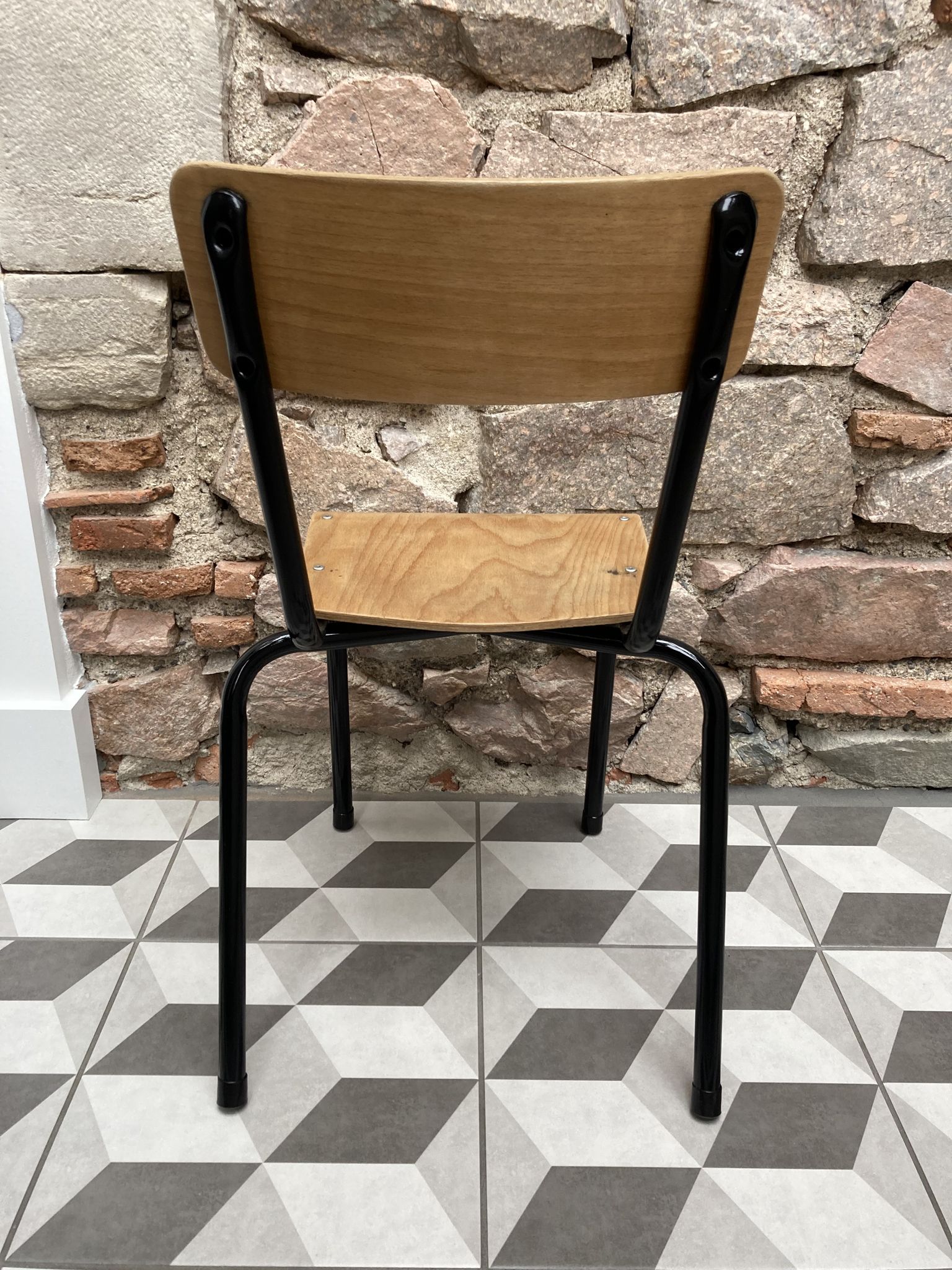 Paire de chaises d'école rénovées motif étoile