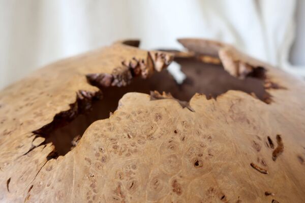 Mike Mahoney, Vase Sculpture en Loupe d'Erable, 28cm, TBE