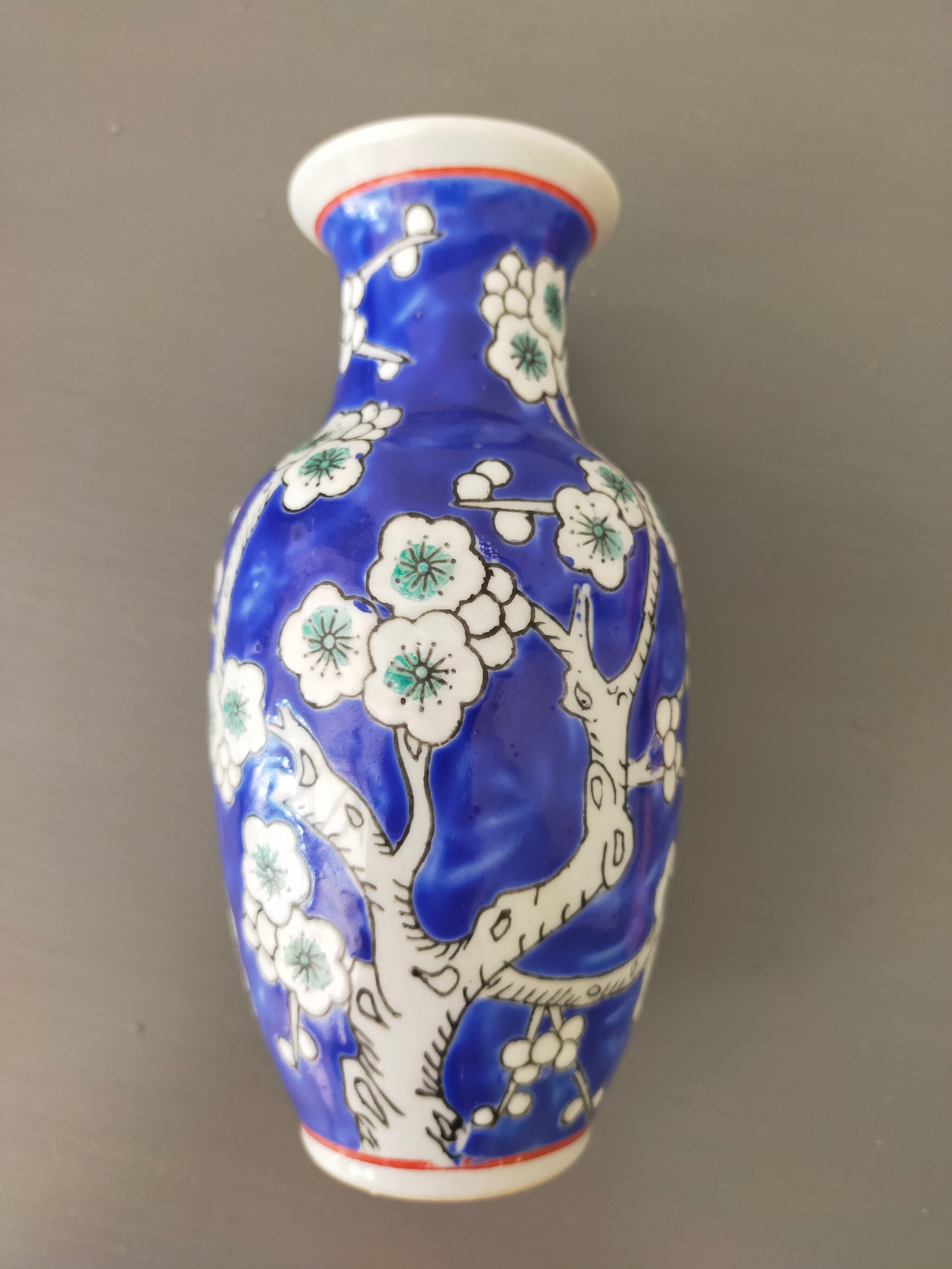 Vase céramique bleu avec décor branches de cerisier