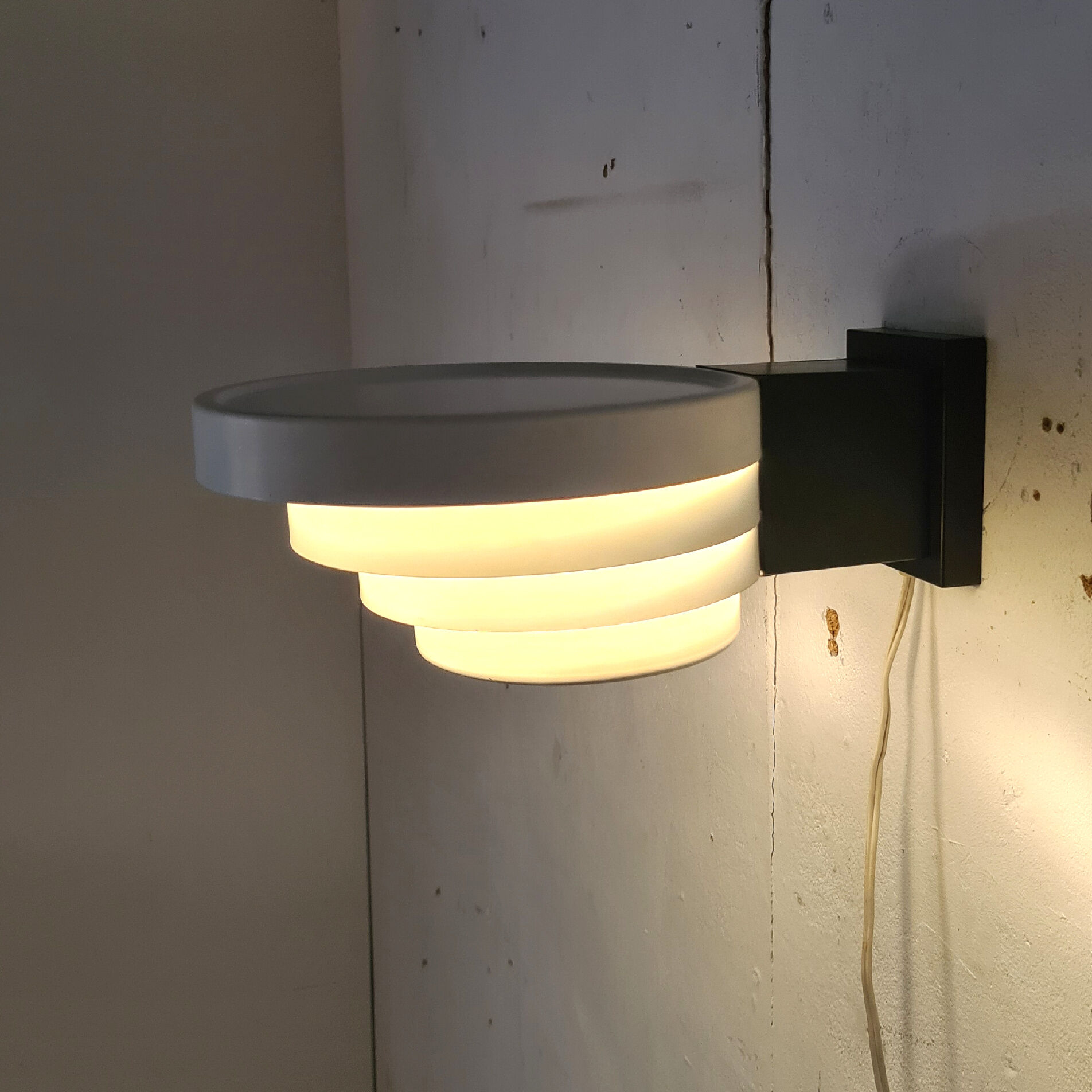 Minimalist wall lamp by Raak, Netherlands 1950s