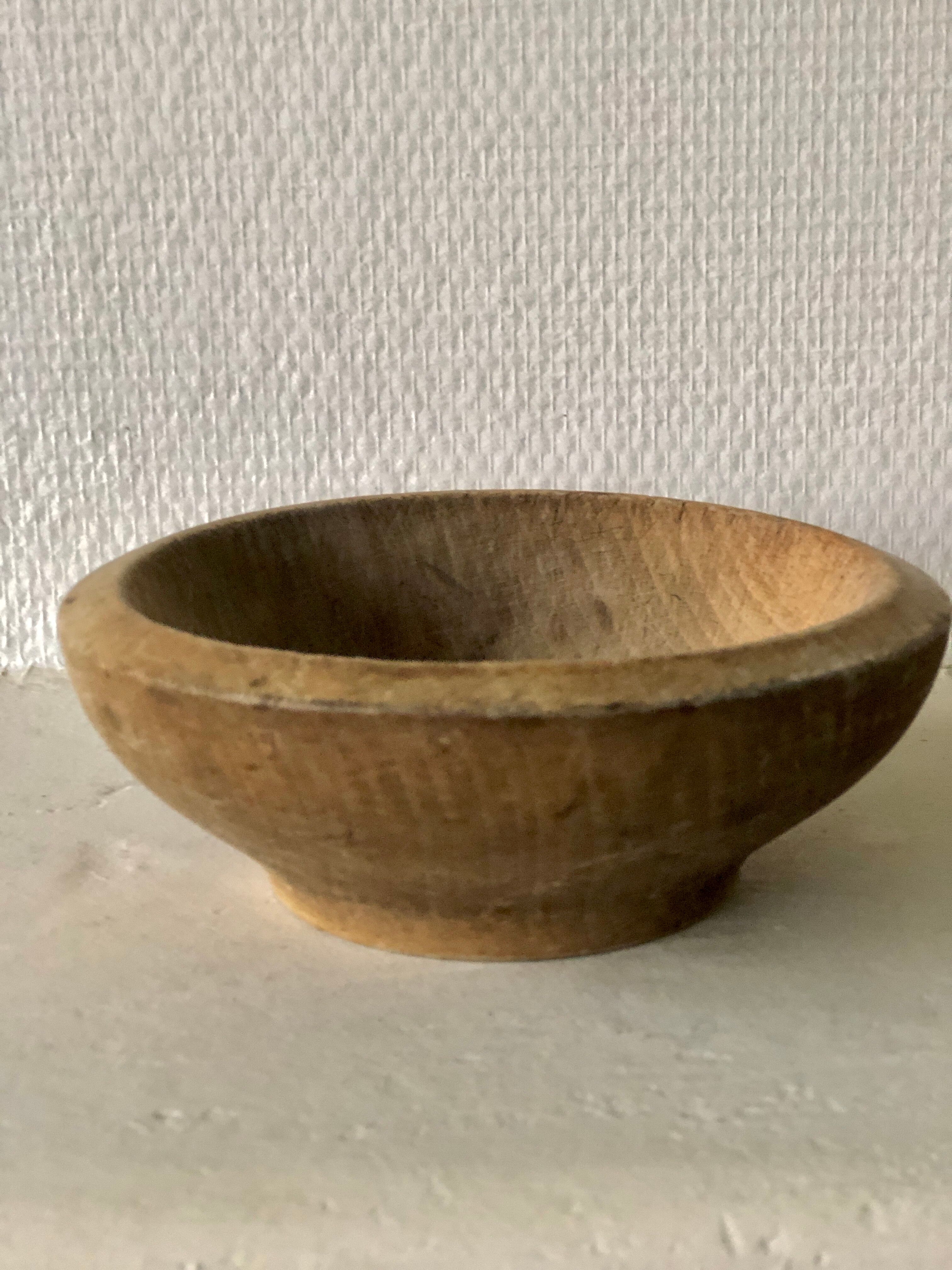 Saladier en bois brutaliste