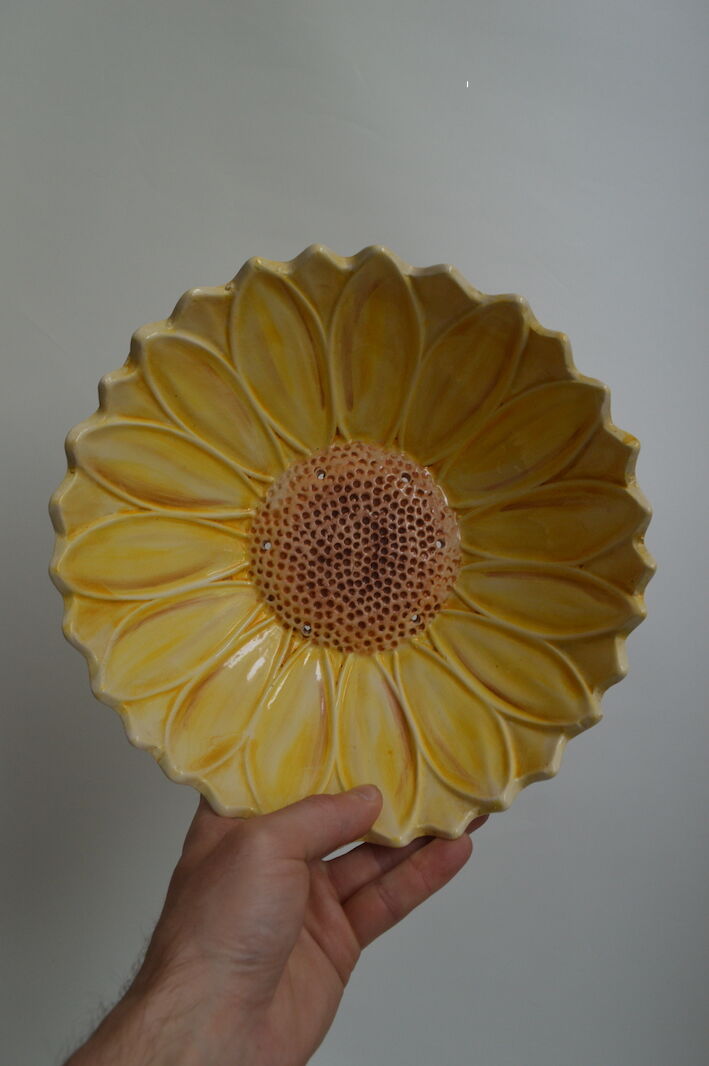 Salad bowl sunflower drainer in slip